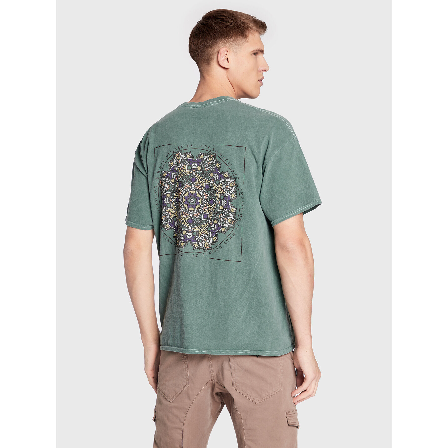 BDG Urban Outfitters Тишърт 75326876 Зелен Regular Fit - Pepit.bg
