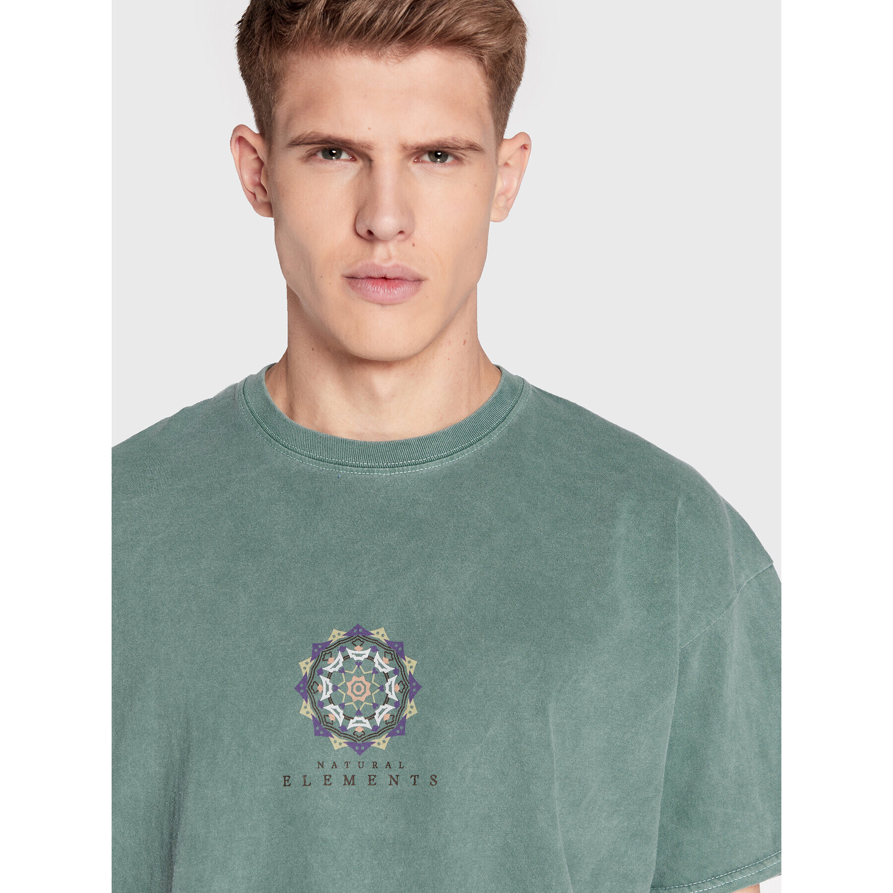 BDG Urban Outfitters Тишърт 75326876 Зелен Regular Fit - Pepit.bg