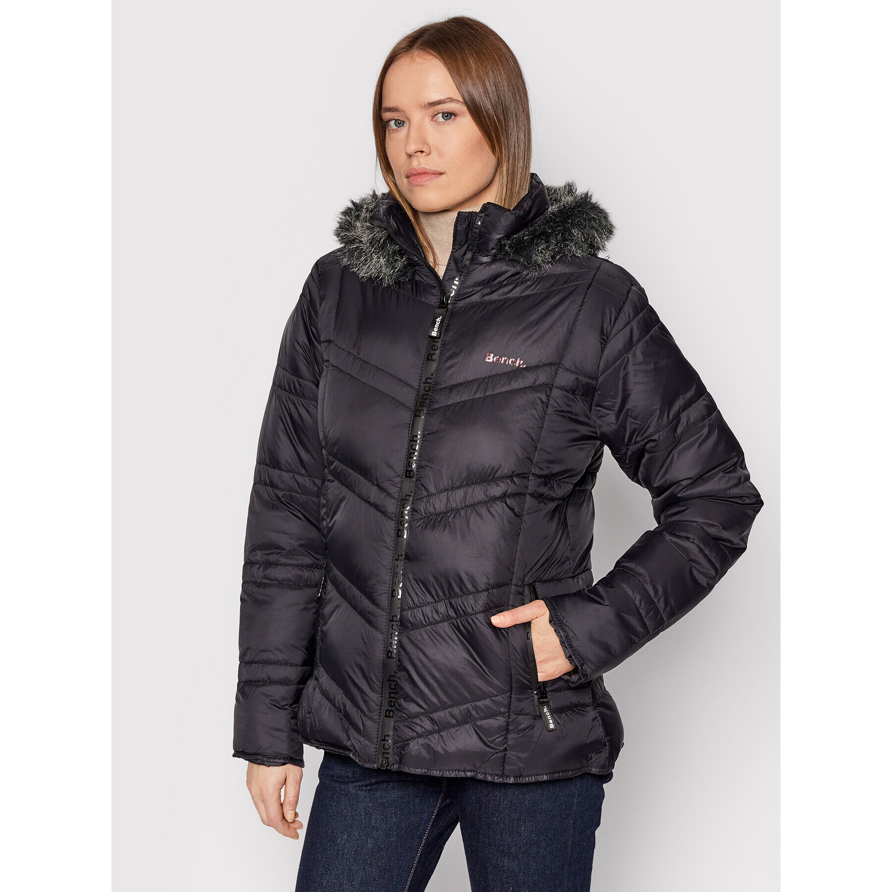 Bench Пухено яке Miller2 117667 Черен Regular Fit - Pepit.bg