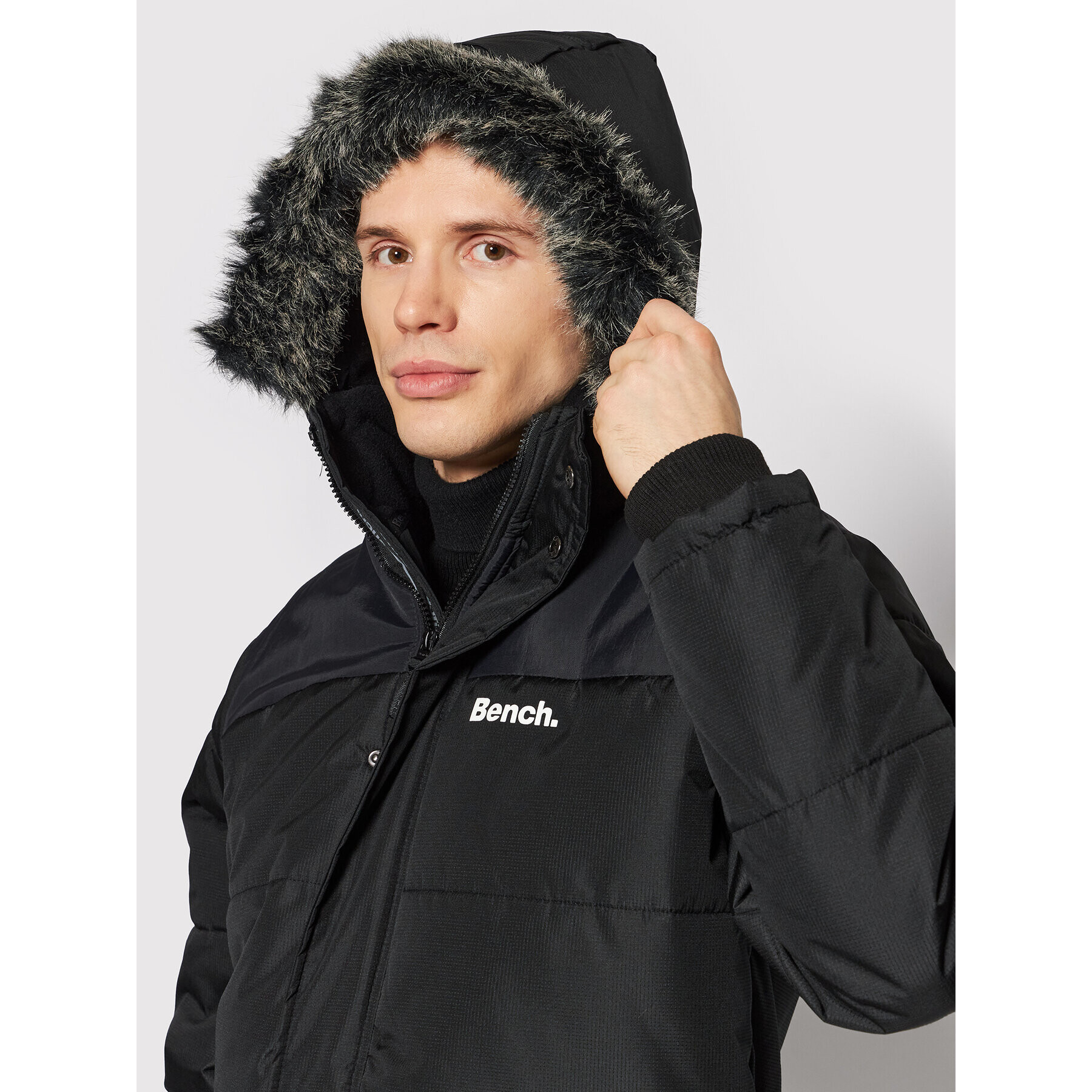 Bench Пухено яке Tillor 118884 Черен Regular Fit - Pepit.bg