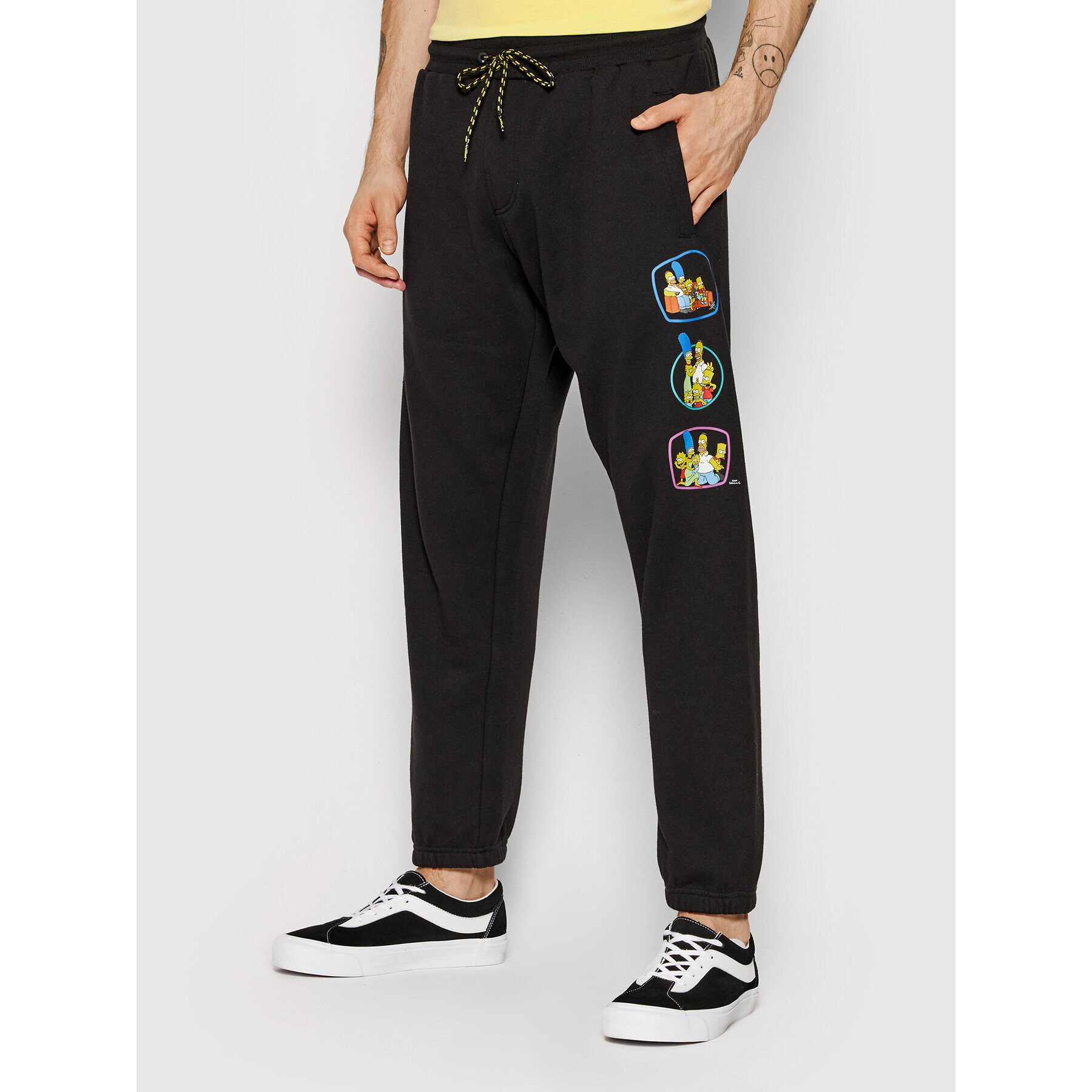 Billabong Долнище анцуг SIMPSONS Family A1PT05 Черен Relaxed Fit - Pepit.bg