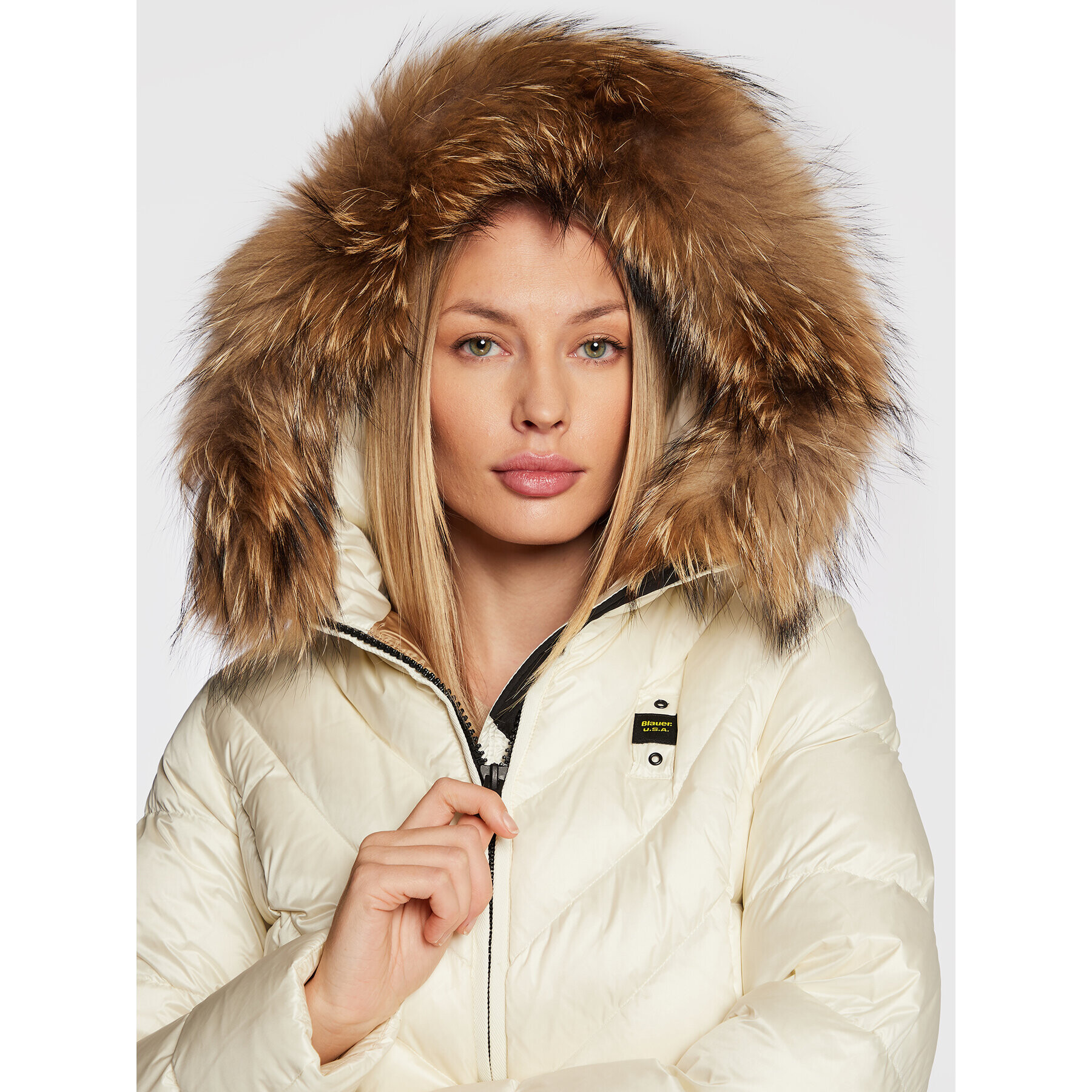 Blauer Пухено яке Courtney BLDC03214 006047 Екрю Regular Fit - Pepit.bg