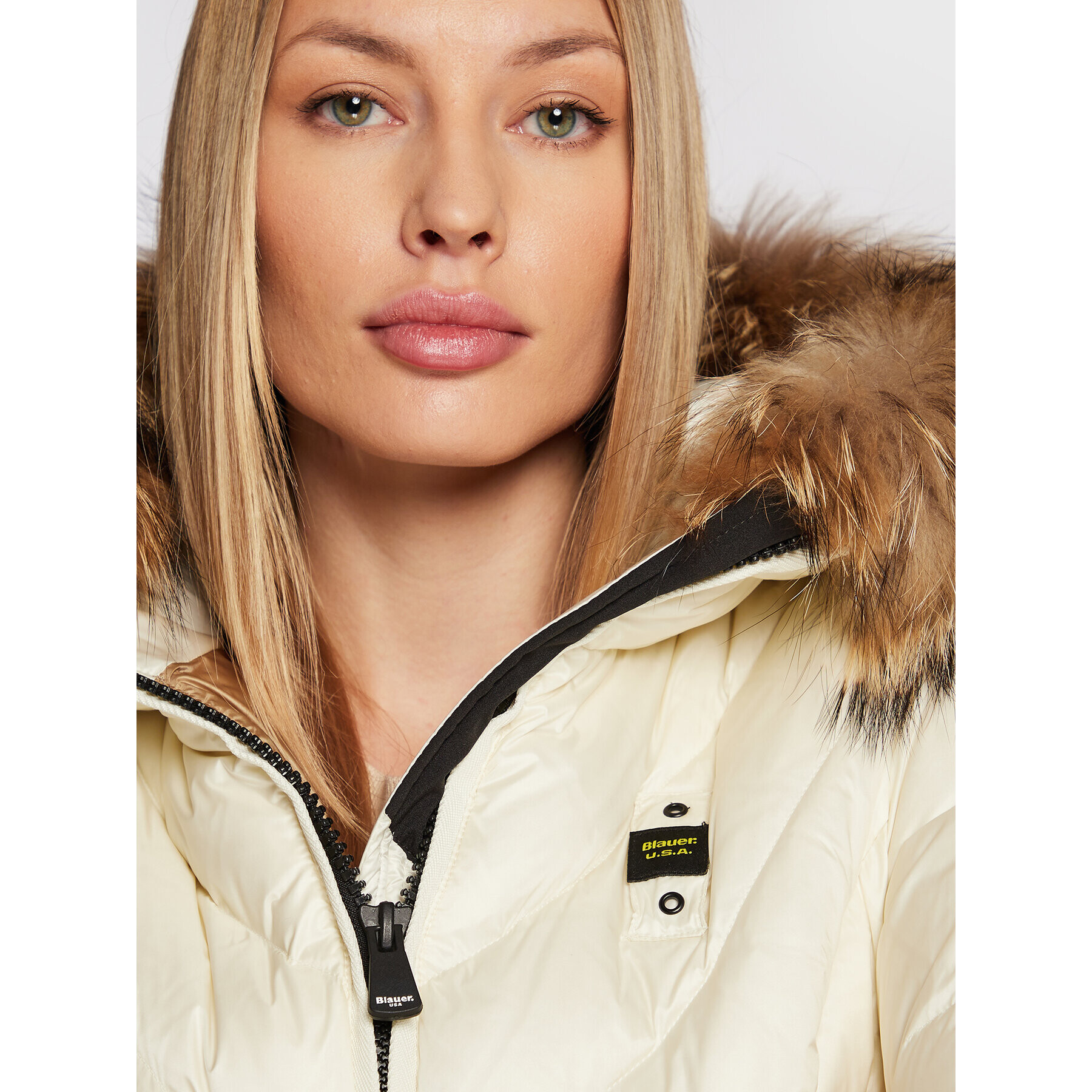 Blauer Пухено яке Courtney BLDC03214 006047 Екрю Regular Fit - Pepit.bg