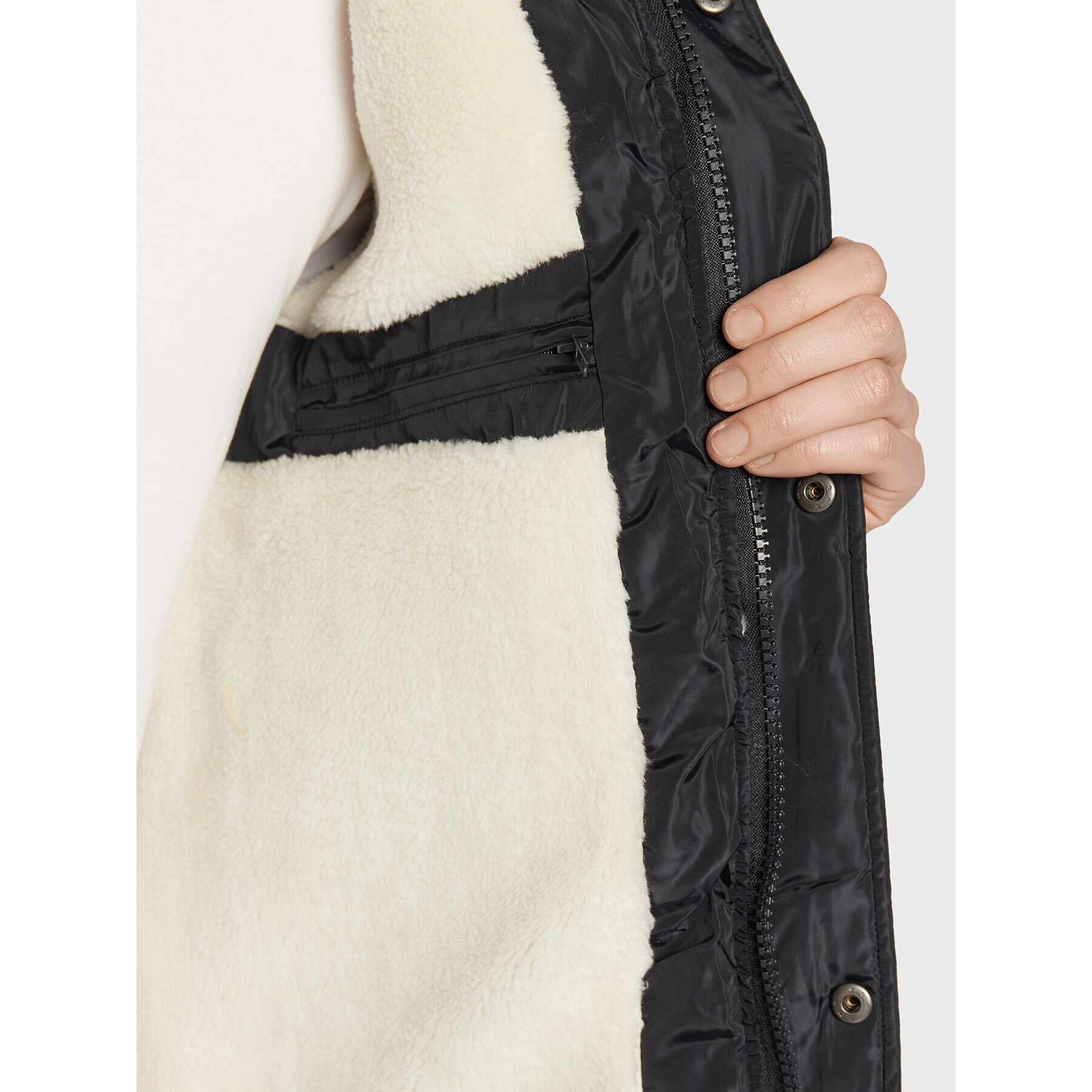 Blend Пухено яке Outerwear 20714383 Черен Regular Fit - Pepit.bg