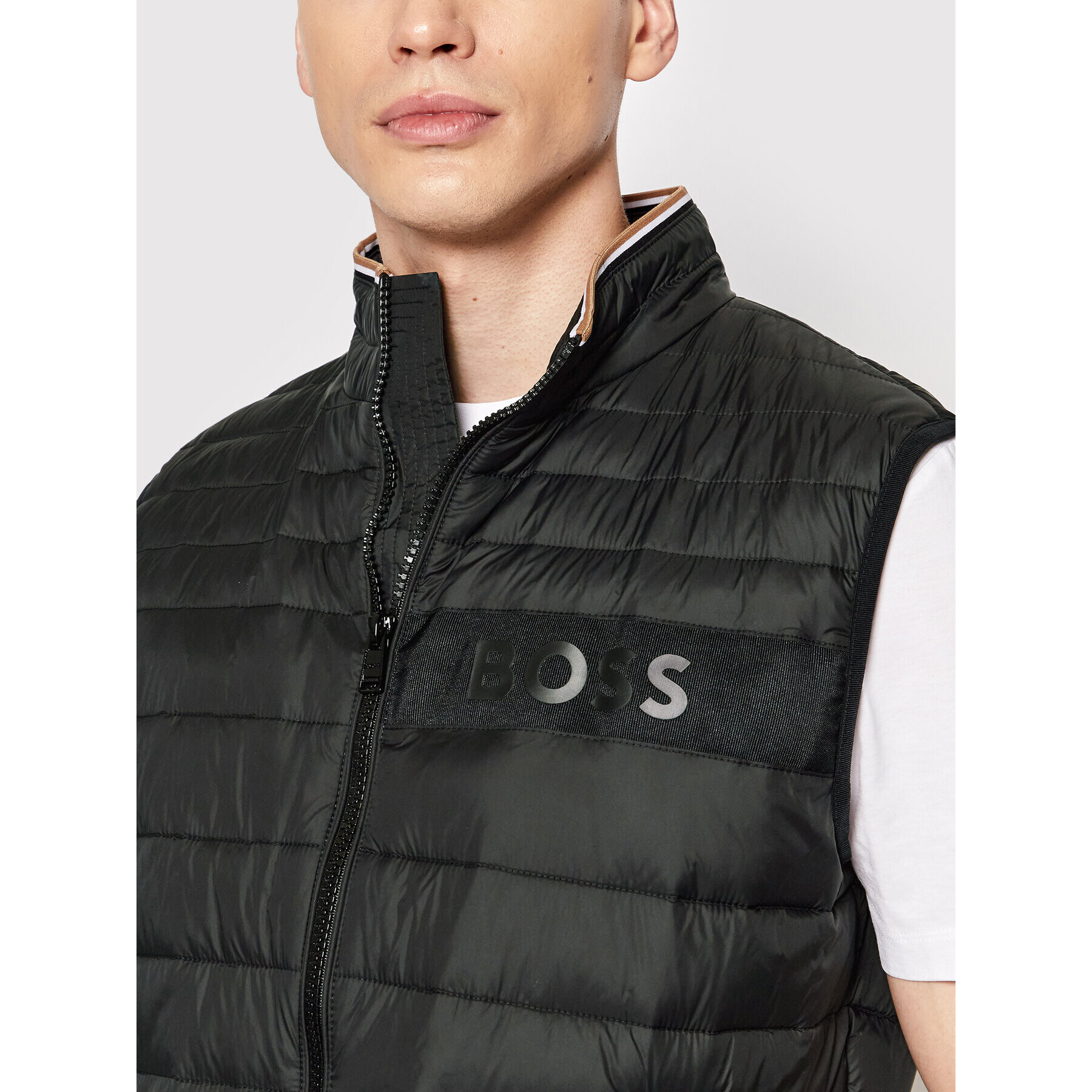 Boss Елек Darolan 50464300 Черен Regular Fit - Pepit.bg