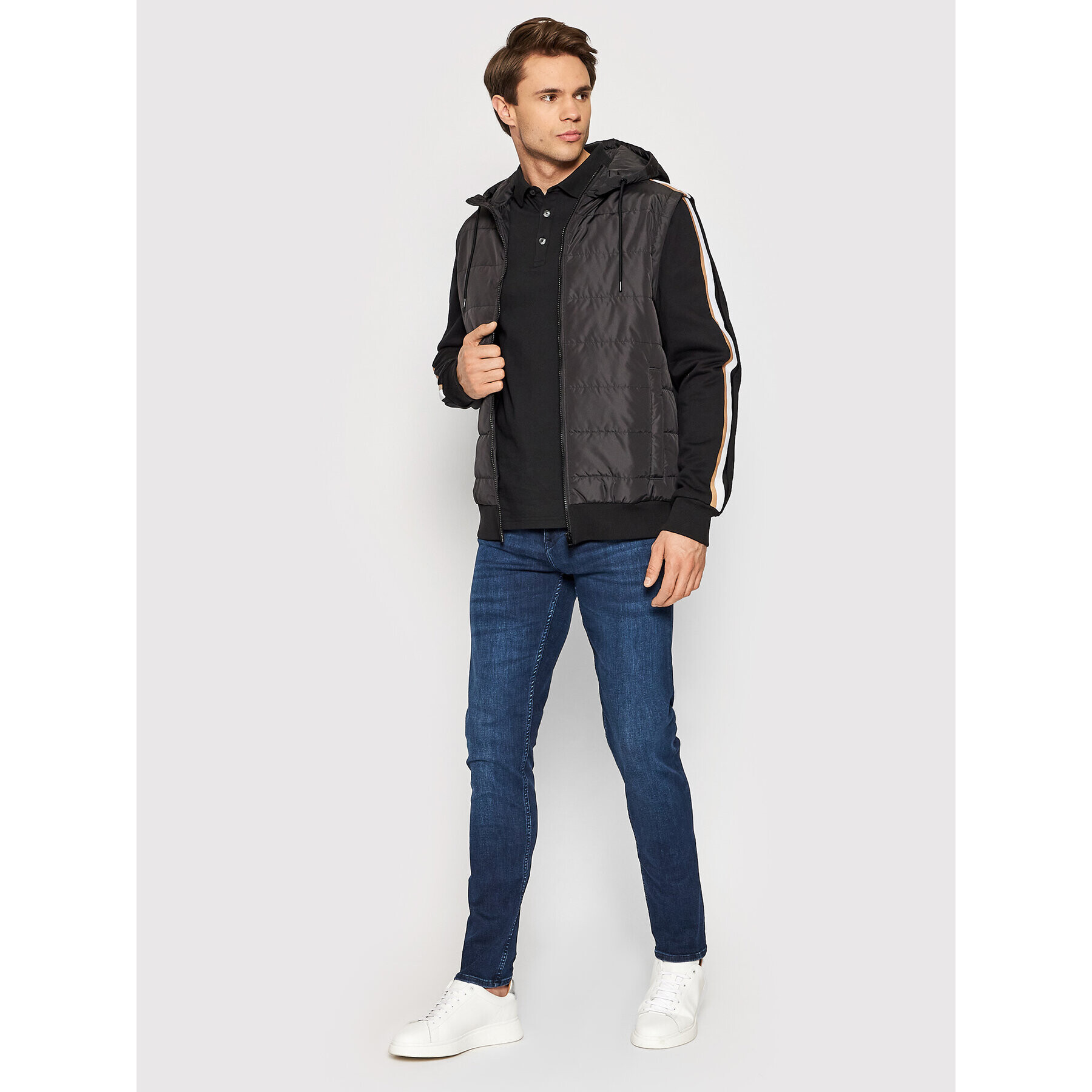 Boss Преходно яке Sommers 16 50471860 Черен Regular Fit - Pepit.bg