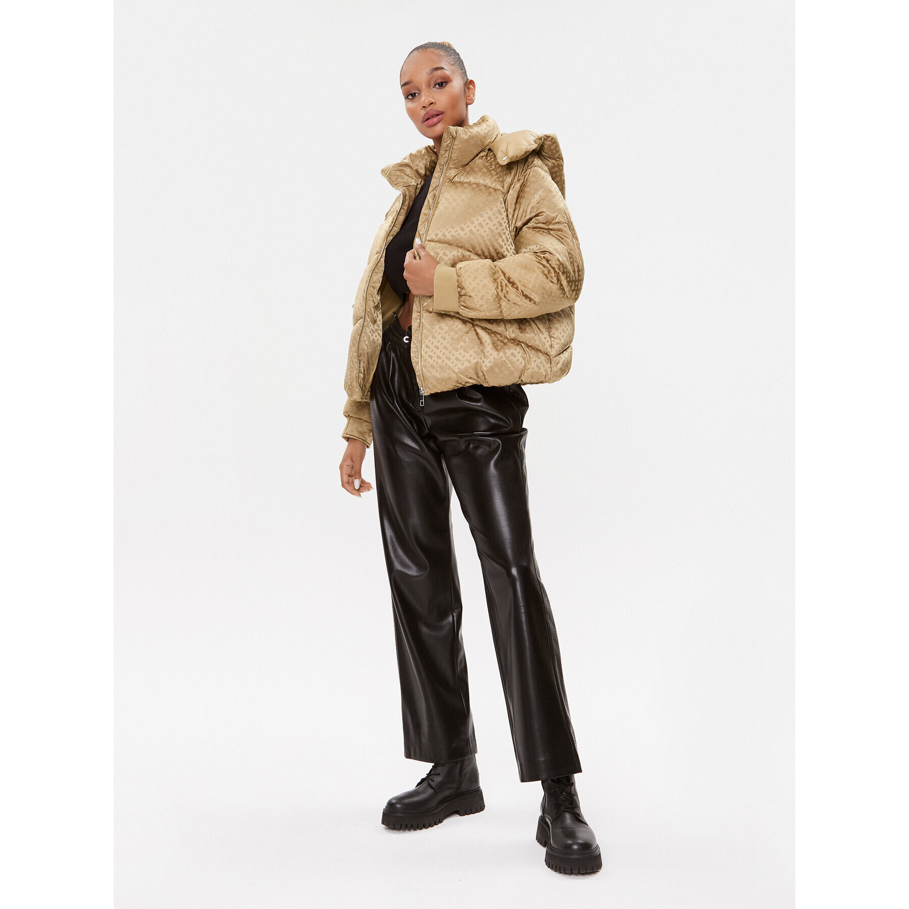 Boss Пухено яке Paxe 50498776 Бежов Relaxed Fit - Pepit.bg