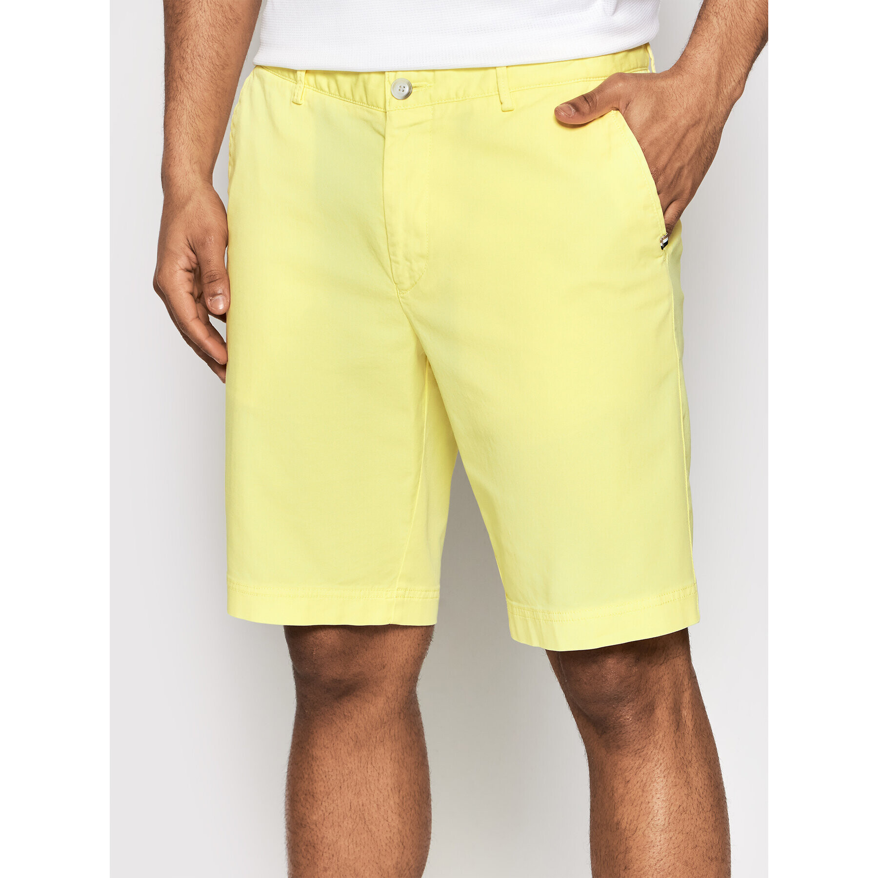 Boss Шорти от плат Slice 50406679 Жълт Slim Fit - Pepit.bg