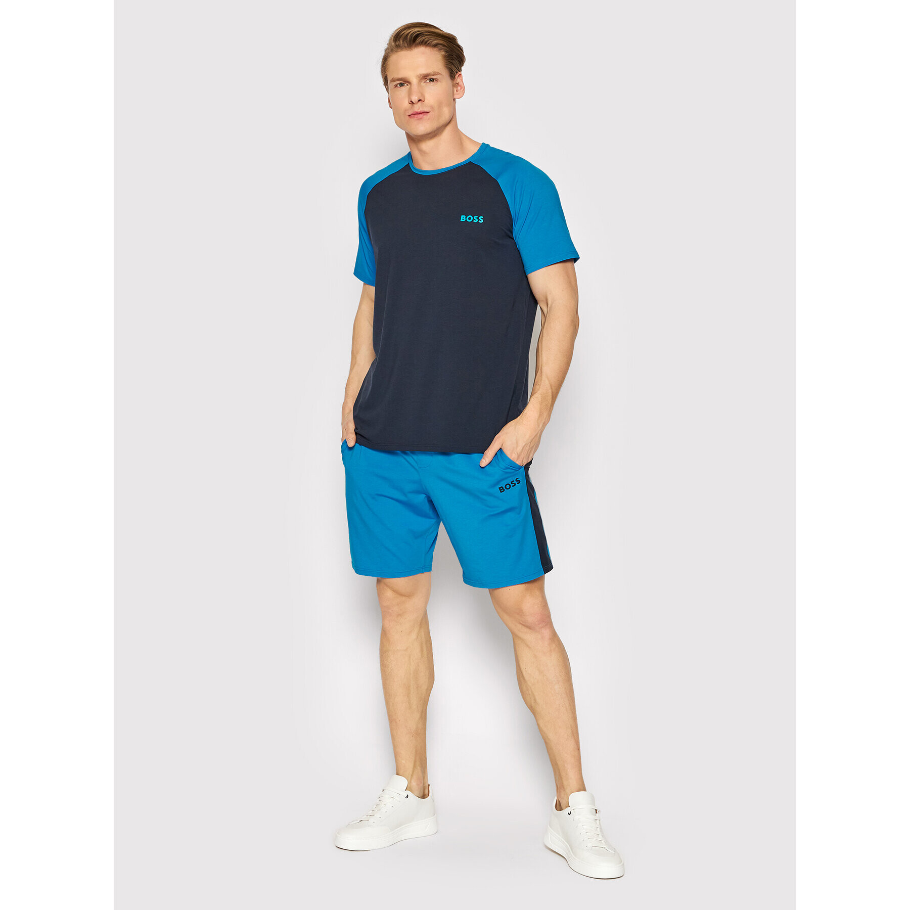 Boss Спортни шорти Balance 50465564 Син Regular Fit - Pepit.bg