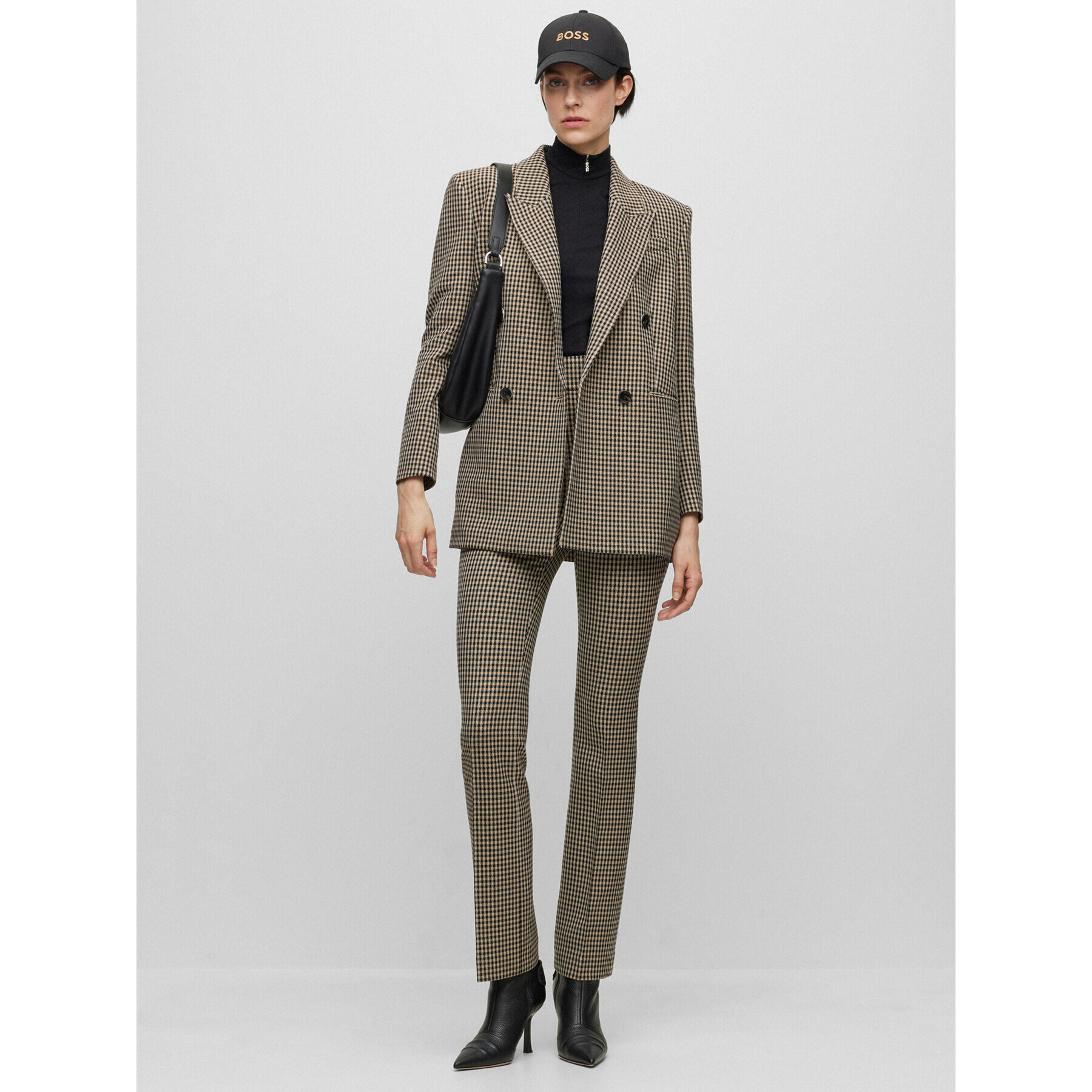 Boss Текстилни панталони 50500111 Бежов Slim Fit - Pepit.bg