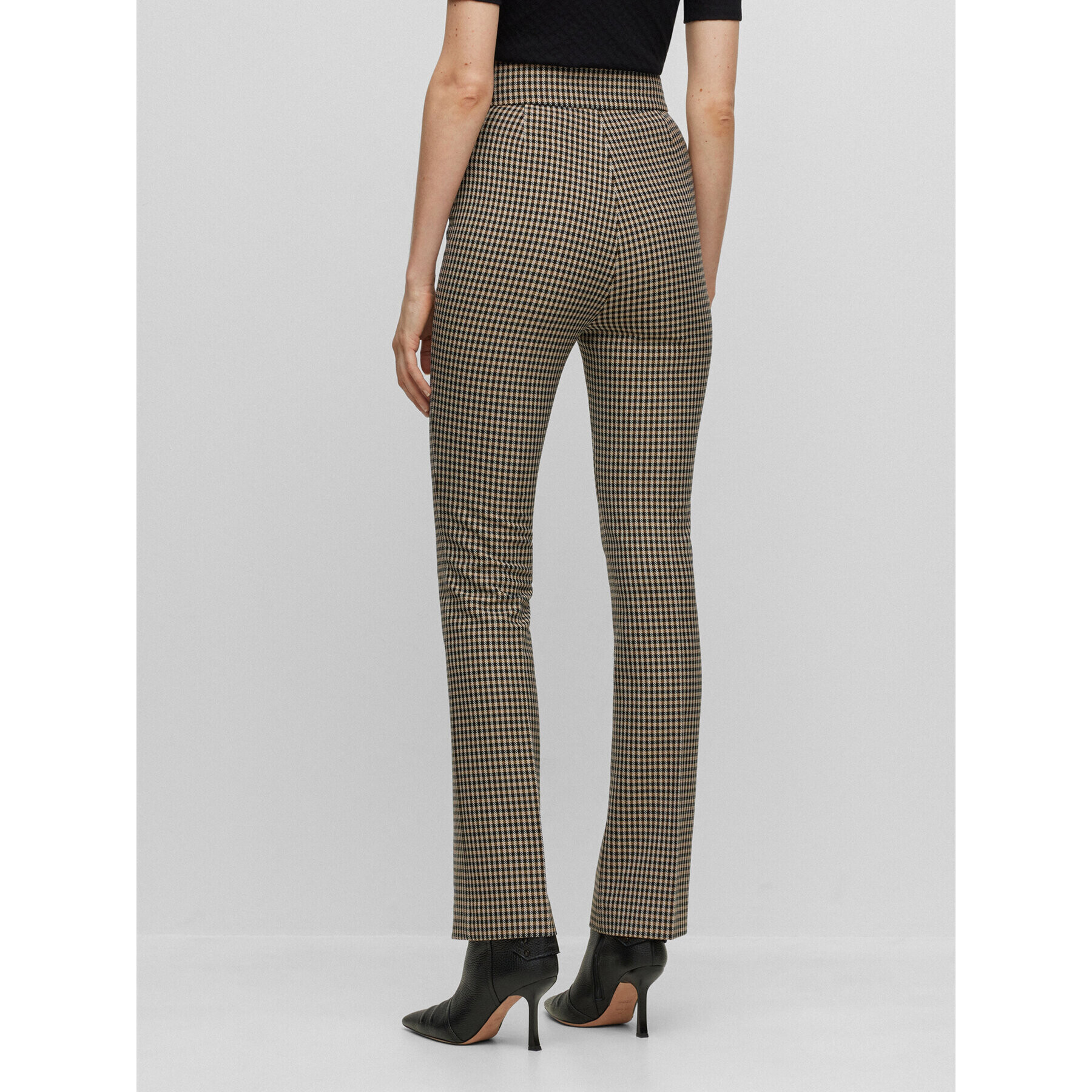 Boss Текстилни панталони 50500111 Бежов Slim Fit - Pepit.bg