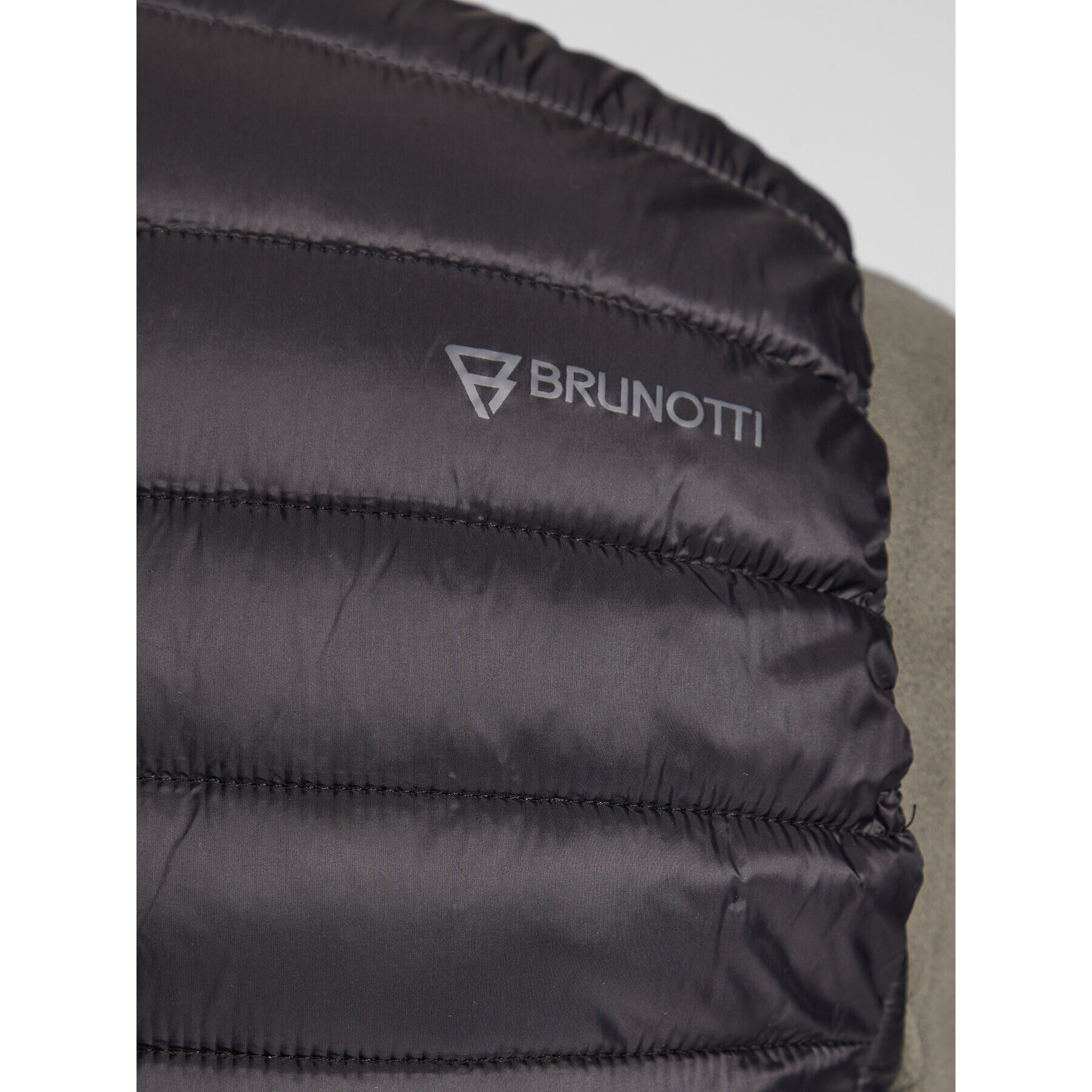 Brunotti Елек Balan 2221180001 Черен Regular Fit - Pepit.bg
