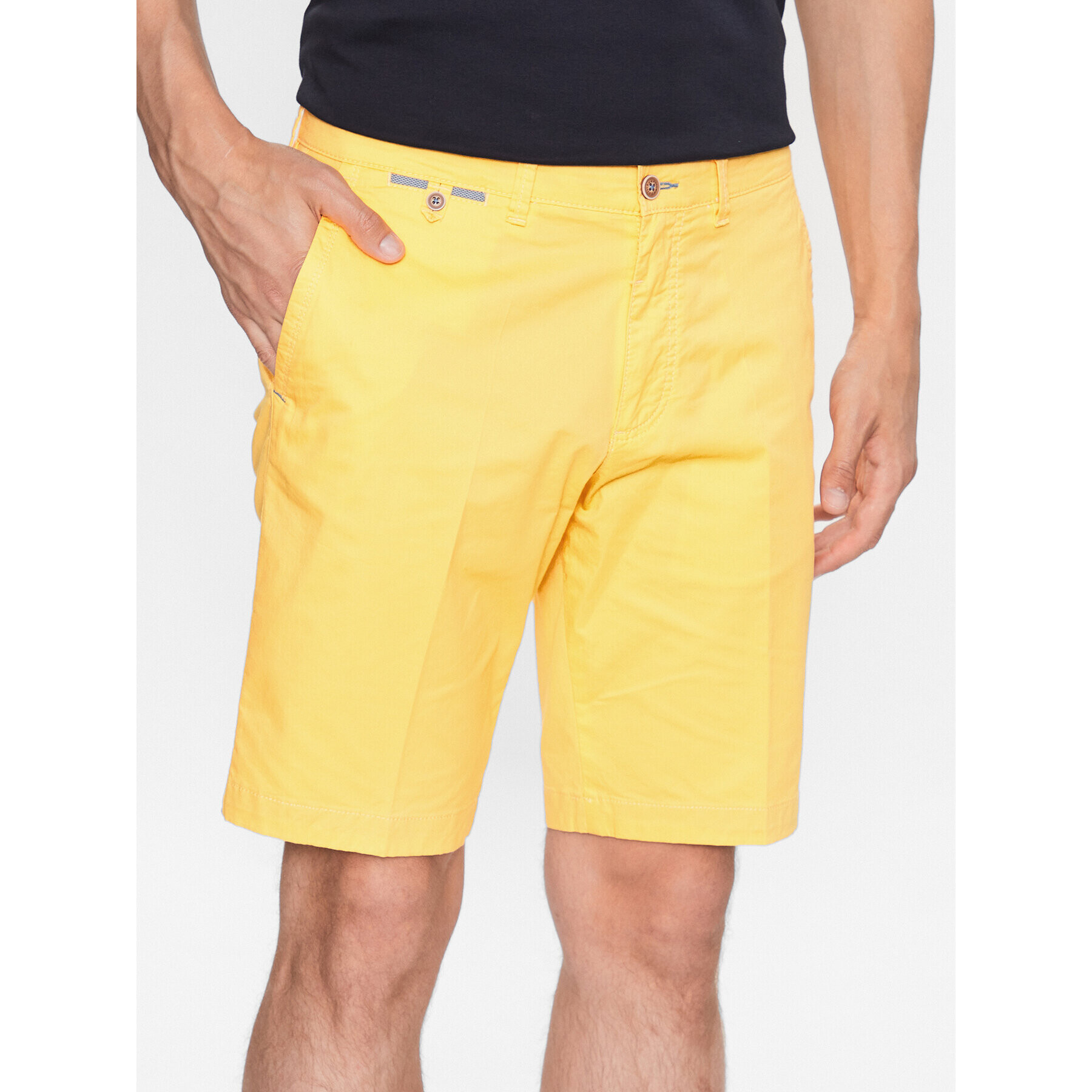 Bugatti Шорти от плат 4979 36440 Жълт Slim Fit - Pepit.bg