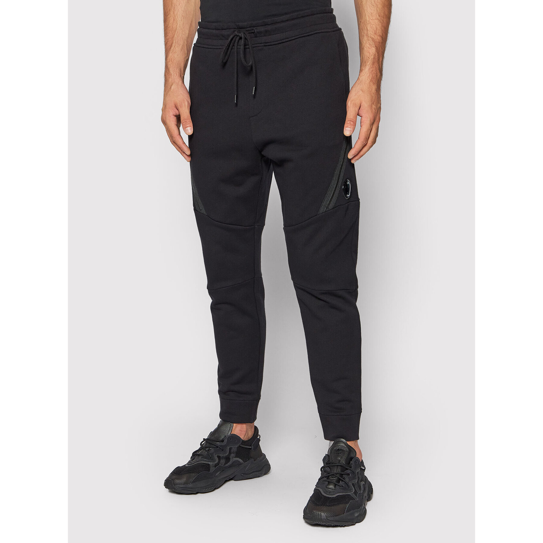 C.P. Company Долнище анцуг Diagonal Raised 11CMSP061A 005086W Черен Regular Fit - Pepit.bg