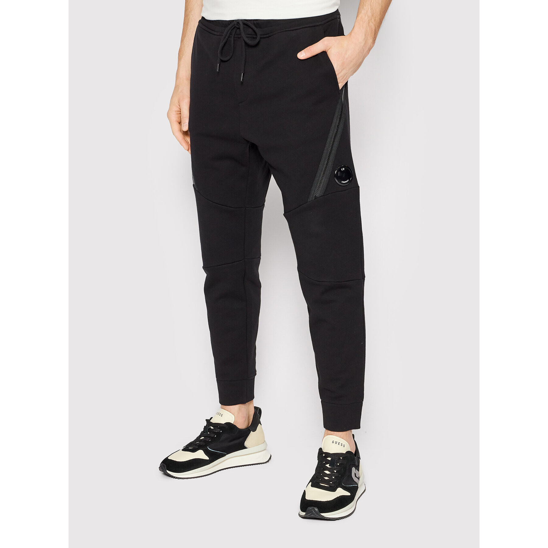 C.P. Company Долнище анцуг Diagonal Raised 12CMSP084A 005086W Черен Regular Fit - Pepit.bg
