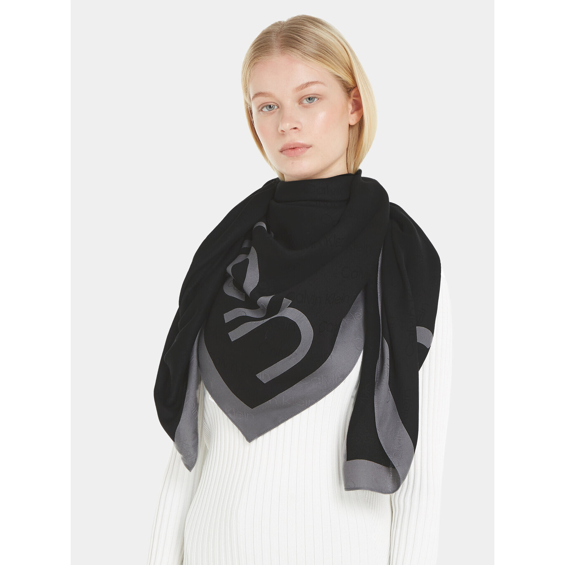 Calvin Klein Бандана Aop Logo Jaquard Scarf 130X130 K60K611125 Черен - Pepit.bg