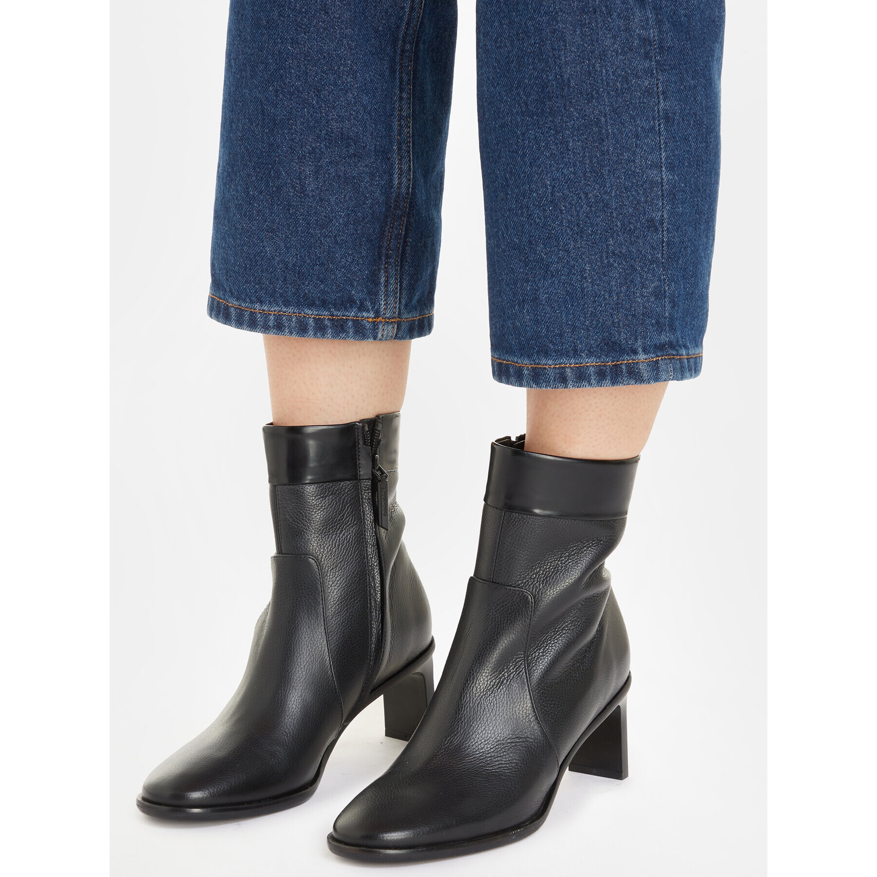 Calvin Klein Боти Curved Stil Ankle Boot 55 HW0HW01889 Черен - Pepit.bg