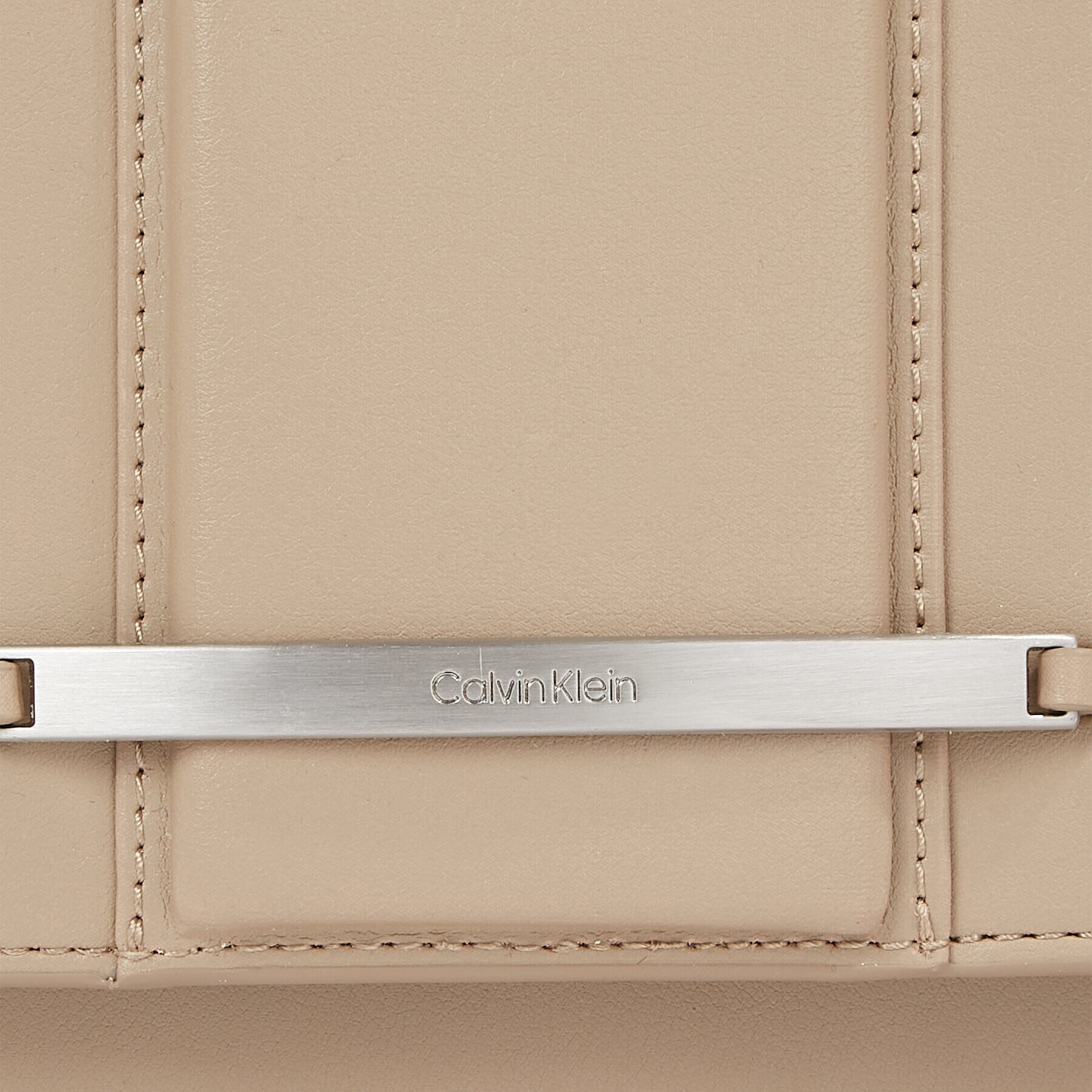 Calvin Klein Дамска чанта Bar Hardware Shoulder Bag K60K611045 Бежов - Pepit.bg