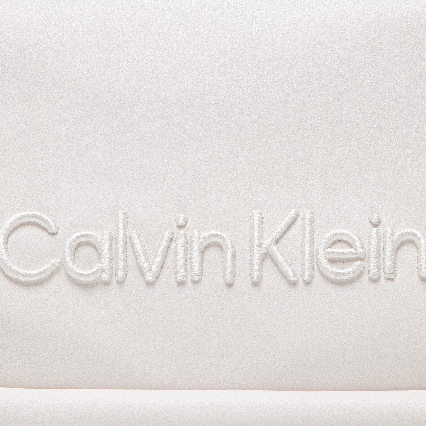 Calvin Klein Дамска чанта Calvin Resort Camera Bag K60K609639 Бежов - Pepit.bg