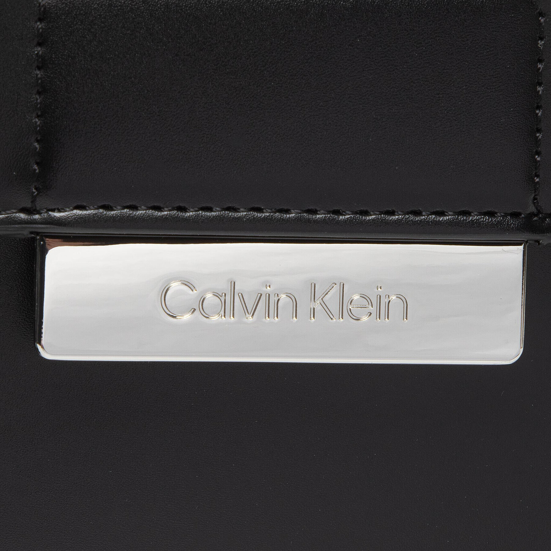 Calvin Klein Дамска чанта Ck Code Top Handle Bag K60K609102 Черен - Pepit.bg