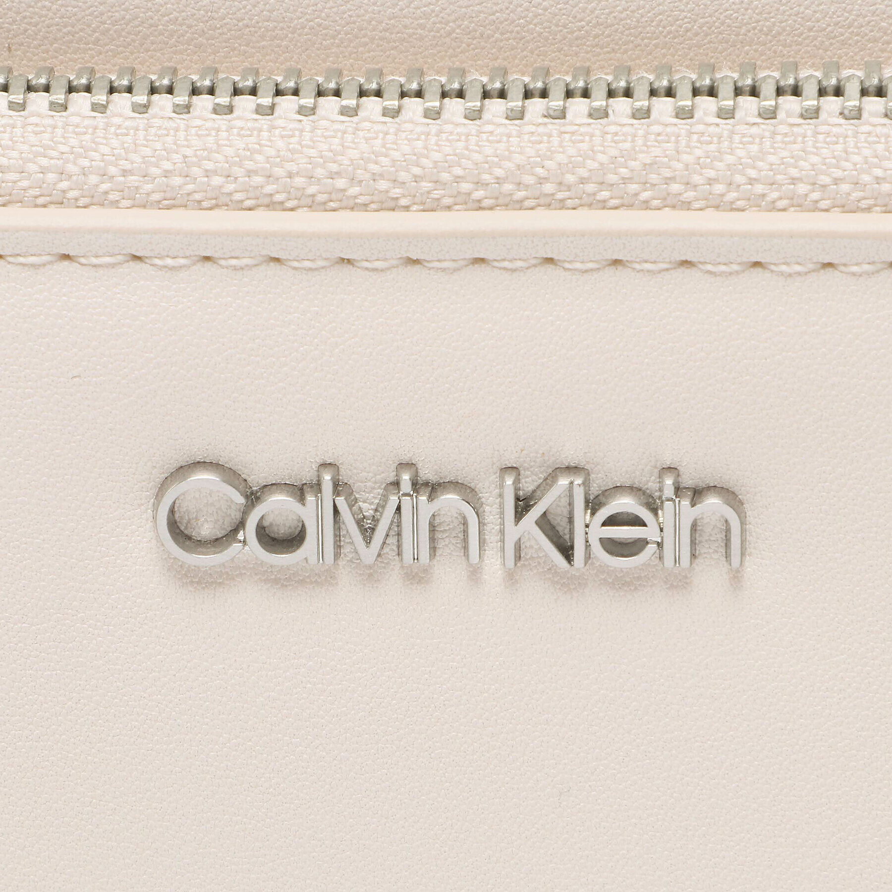 Calvin Klein Дамска чанта Ck Must Camera Bag W/Pckt Lg K60K608410 Екрю - Pepit.bg