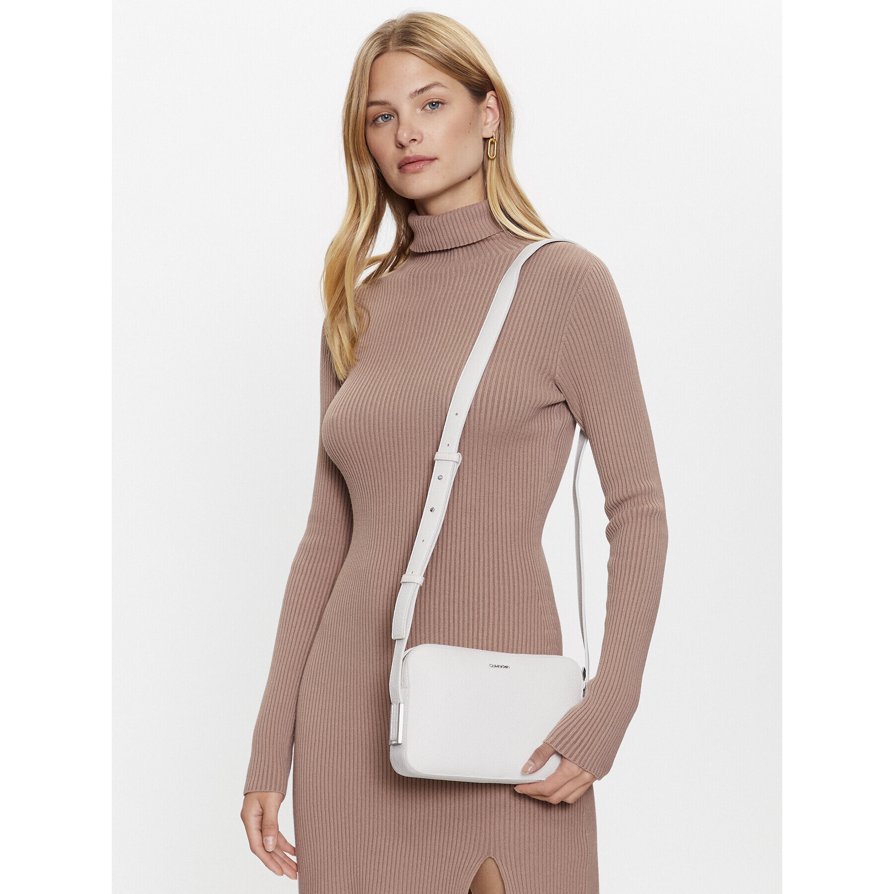 Calvin Klein Дамска чанта Ck Must Plus Camera Bag K60K610452 Бял - Pepit.bg