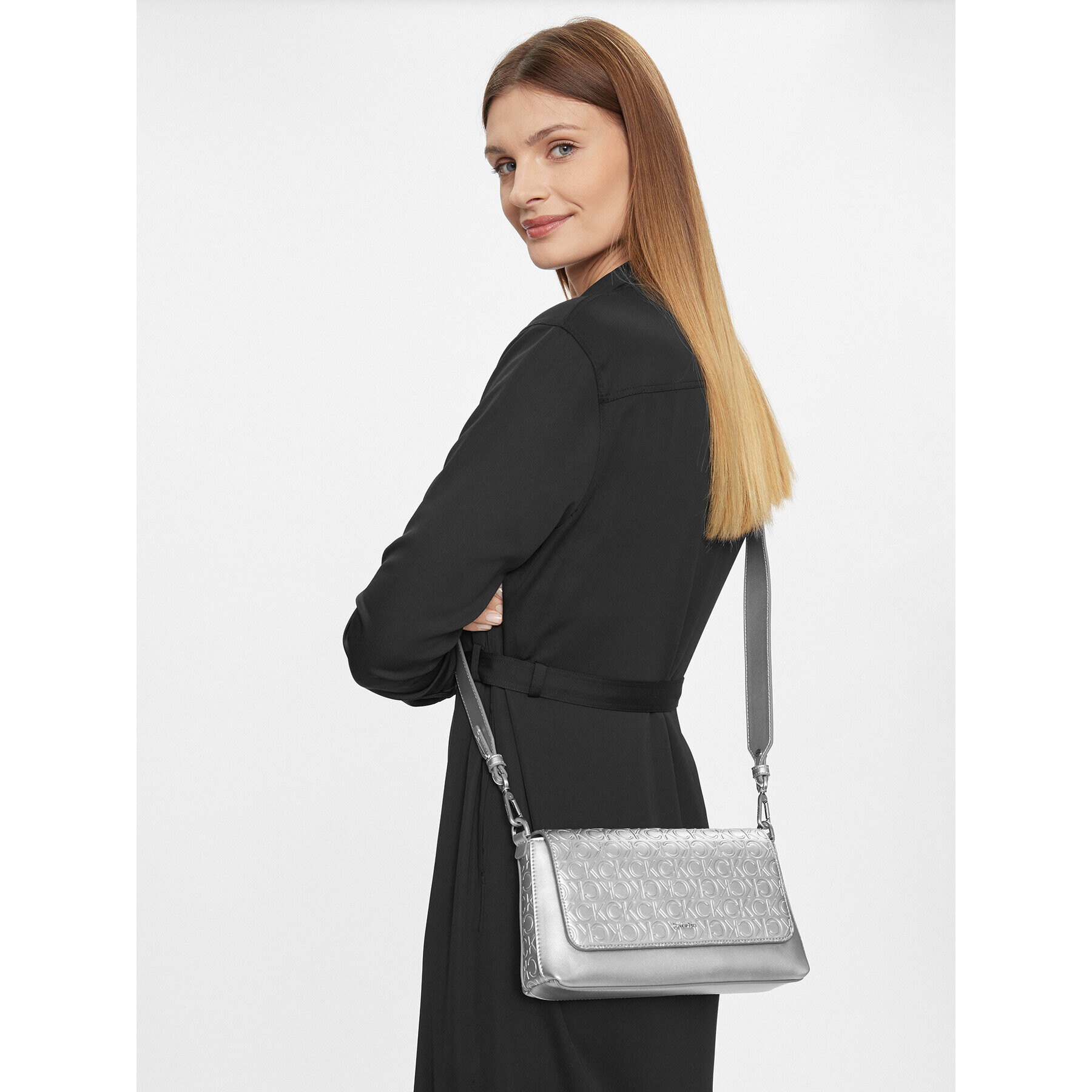 Calvin Klein Дамска чанта Ck Must Shoulder Bag_Emb K60K611356 Сребрист - Pepit.bg