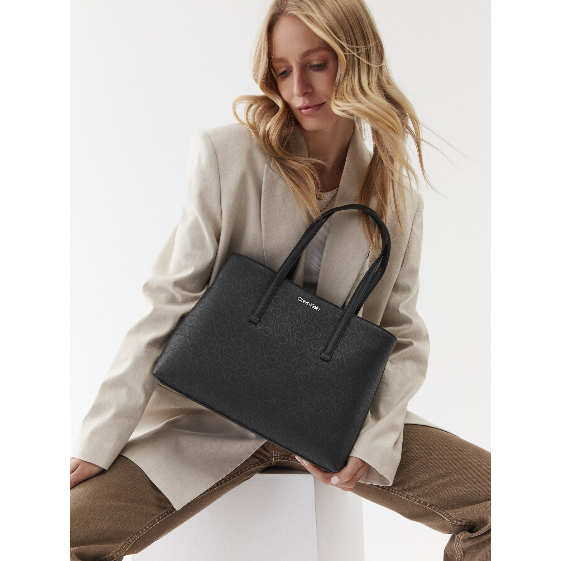 Calvin Klein Дамска чанта Ck Must Tote Md Epi Mono K60K610628 Черен - Pepit.bg