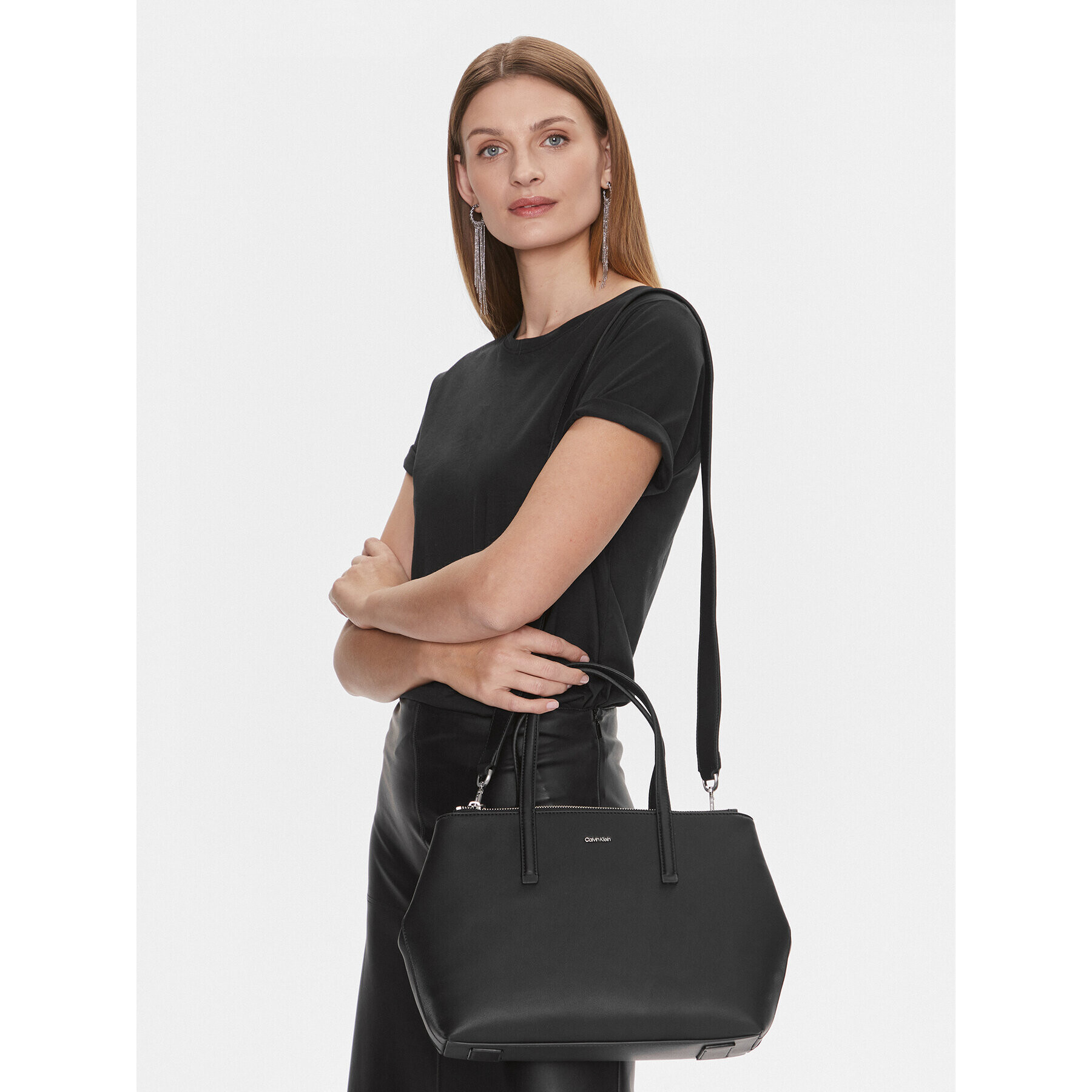 Calvin Klein Дамска чанта Ck Must Tote Md K60K611441 Черен - Pepit.bg