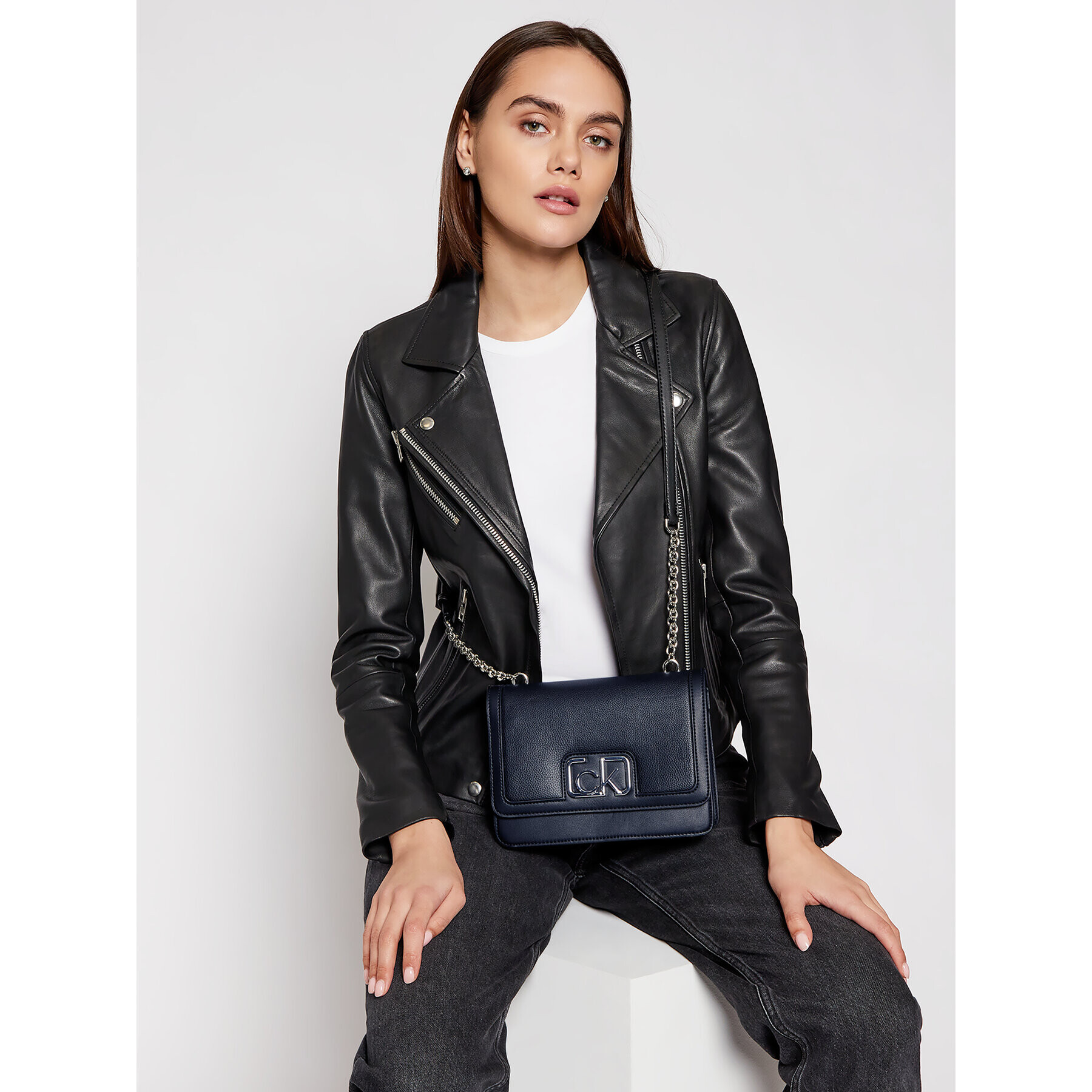 Calvin Klein Дамска чанта Flap Shoulder Bag Md K60K607051 Черен - Pepit.bg