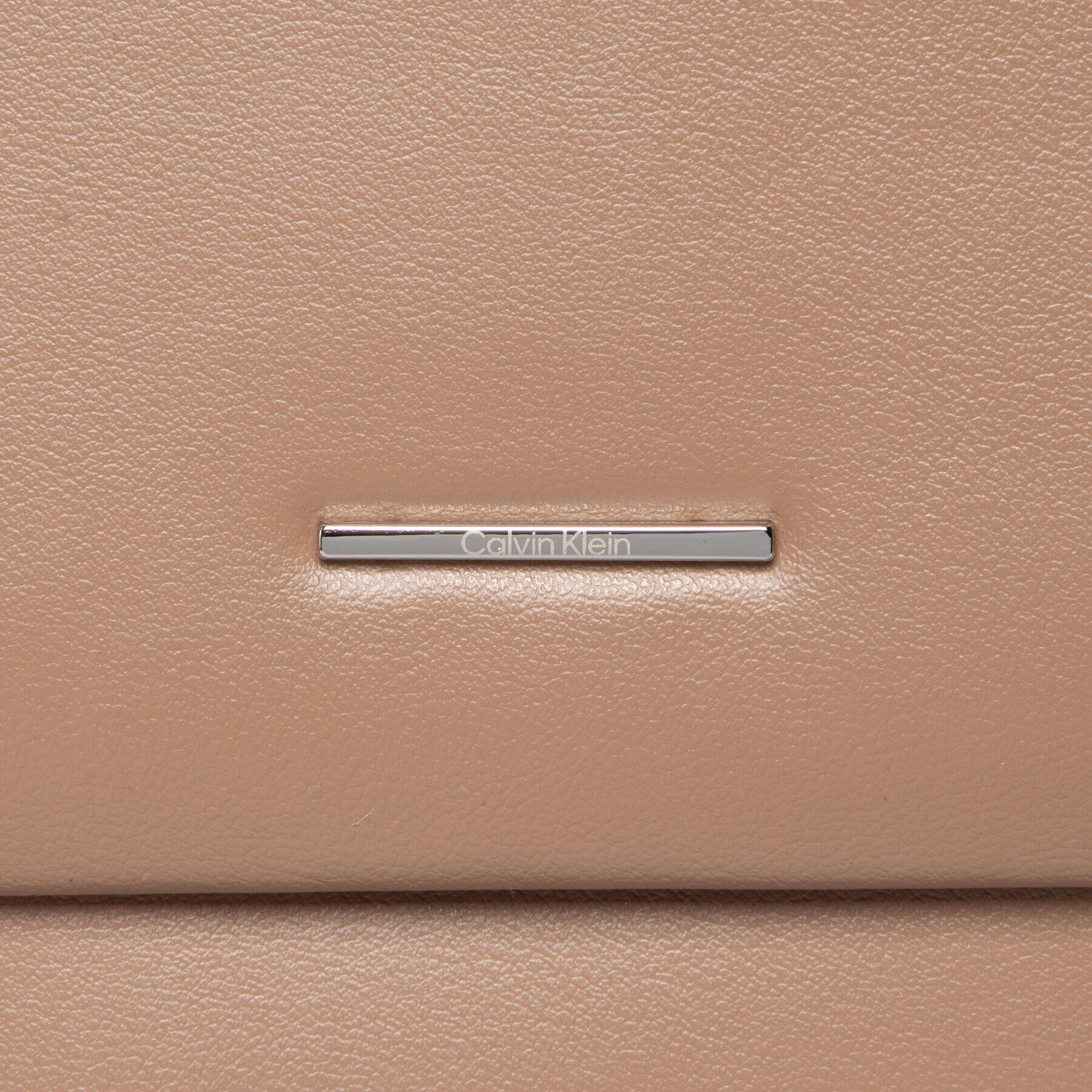 Calvin Klein Дамска чанта Fold Over Top Handle K60K609643 Бежов - Pepit.bg