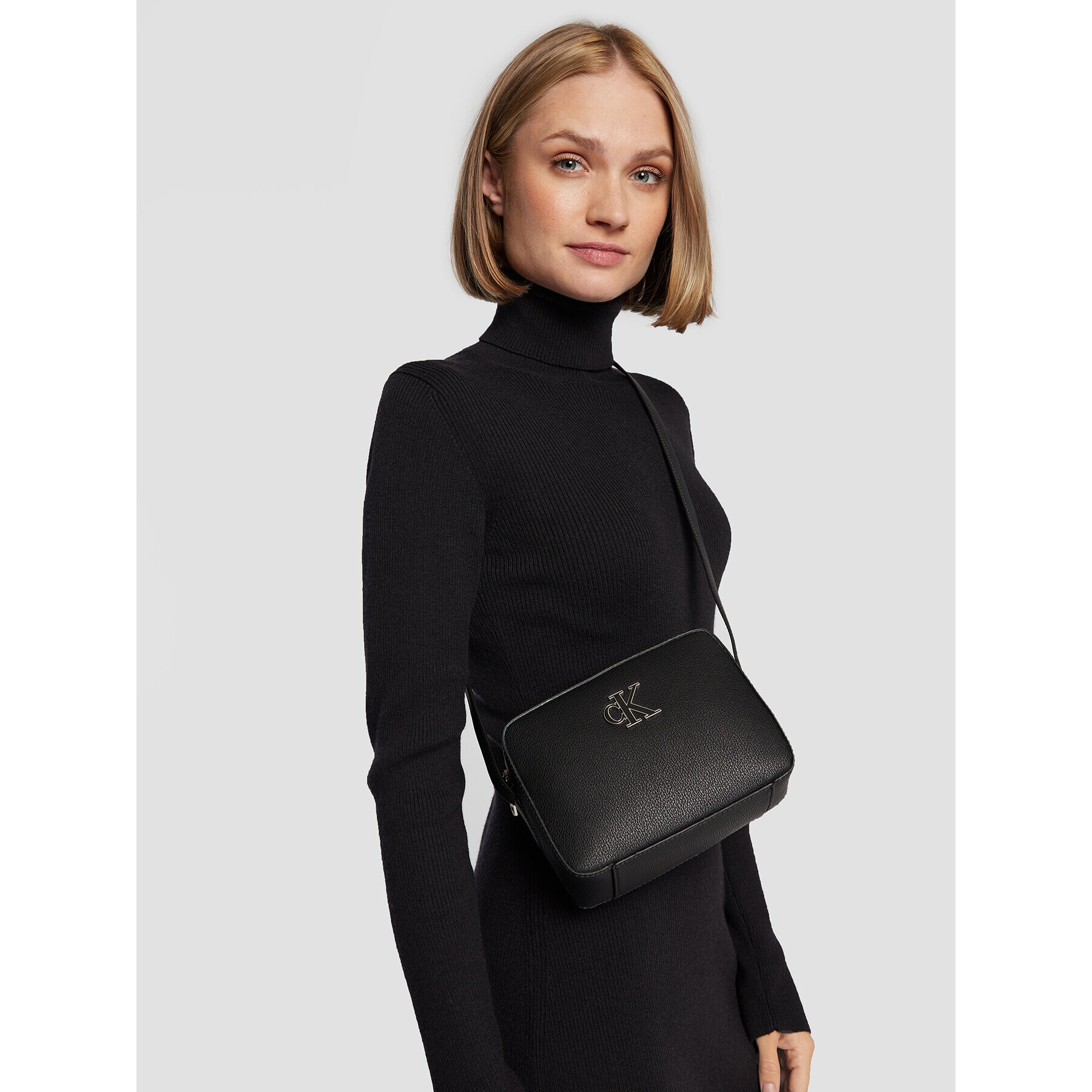 Calvin Klein Дамска чанта Minimal Monogram Camera Bag K60K609290 Черен - Pepit.bg