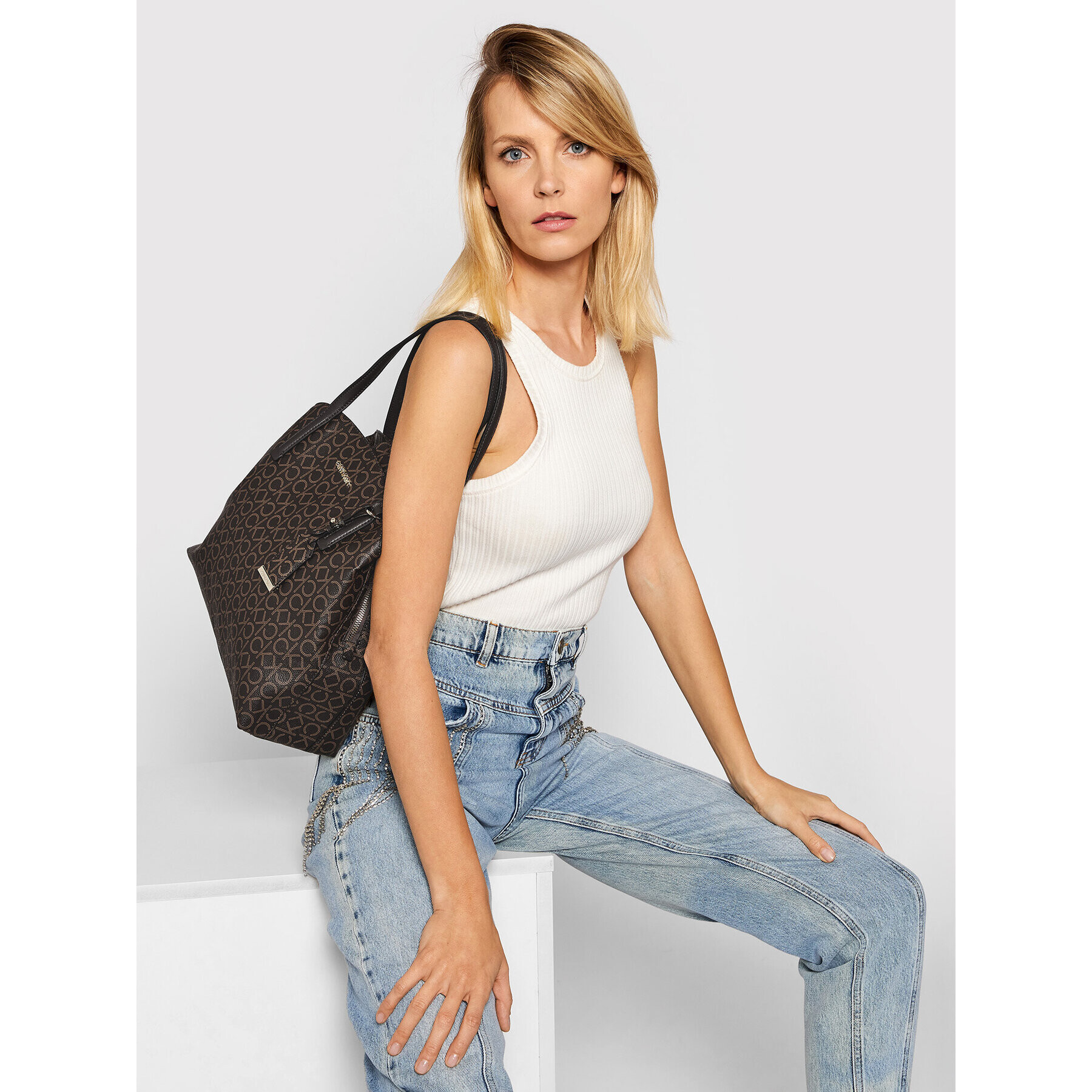 Calvin Klein Дамска чанта Must Shoulder Bag Md Mono K60K608571 Кафяв - Pepit.bg