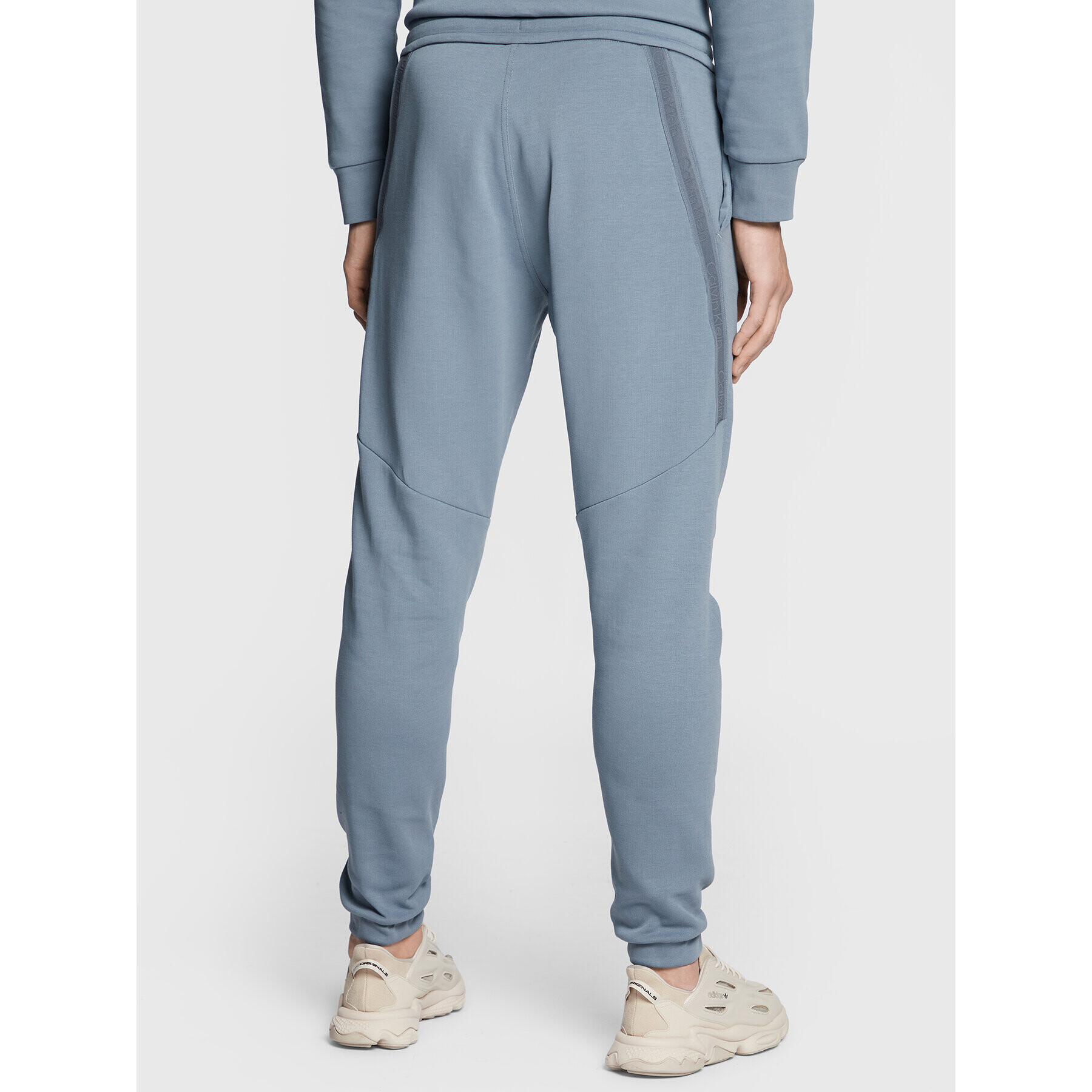Calvin Klein Долнище анцуг Logo Tape K10K110820 Сив Regular Fit - Pepit.bg