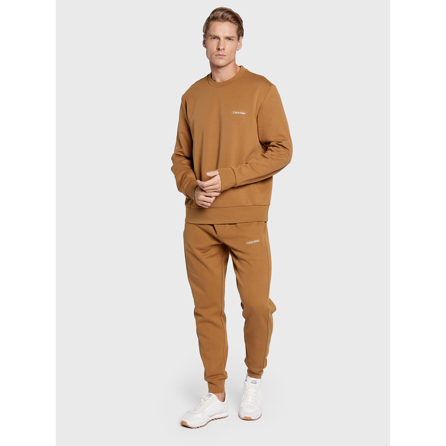 Calvin Klein Долнище анцуг Micro Logo K10K109940 Кафяв Regular Fit - Pepit.bg