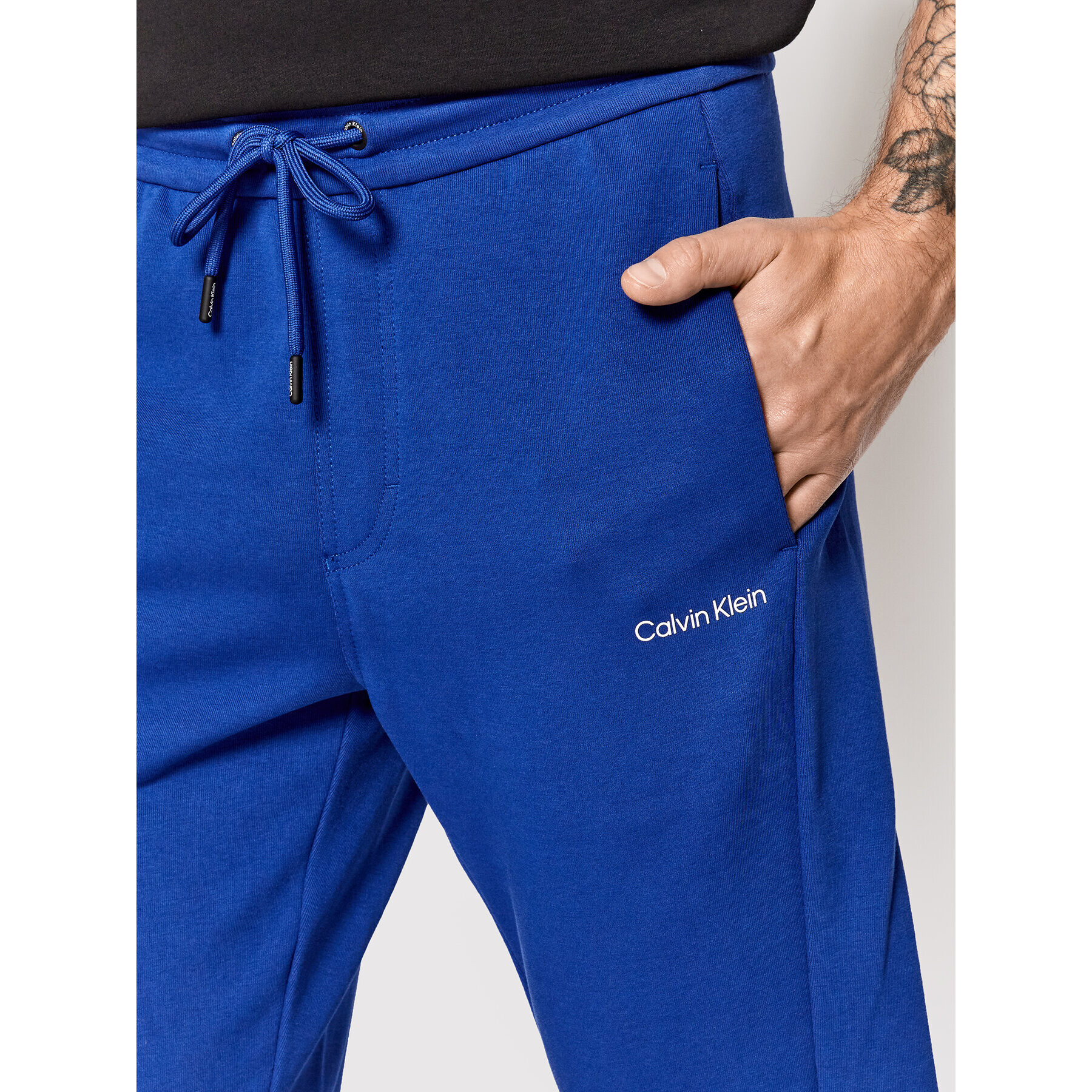Calvin Klein Долнище анцуг Interlock K10K108941 Син Regular Fit - Pepit.bg