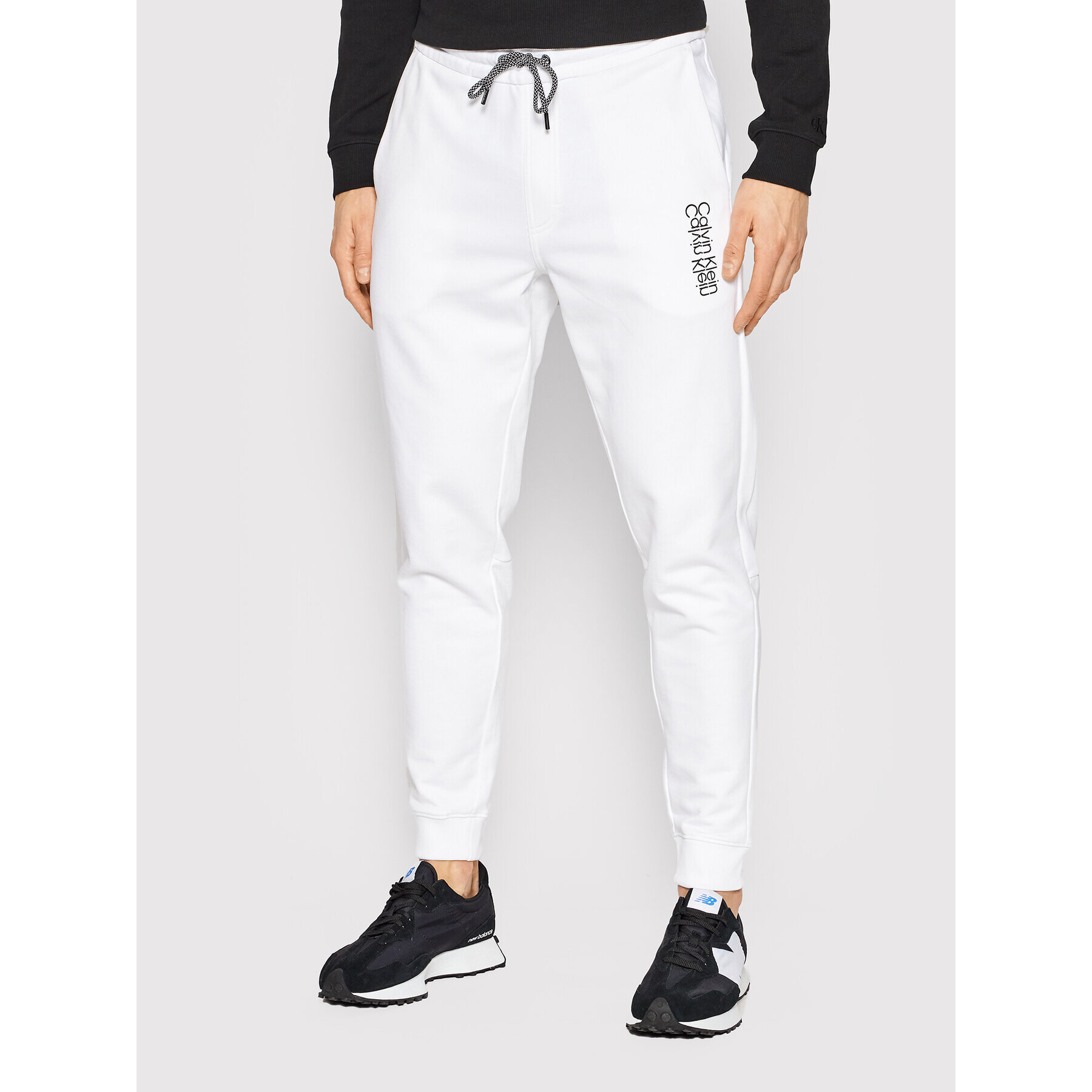 Calvin Klein Долнище анцуг Mirrored Logo K10K108938 Бял Regular Fit - Pepit.bg