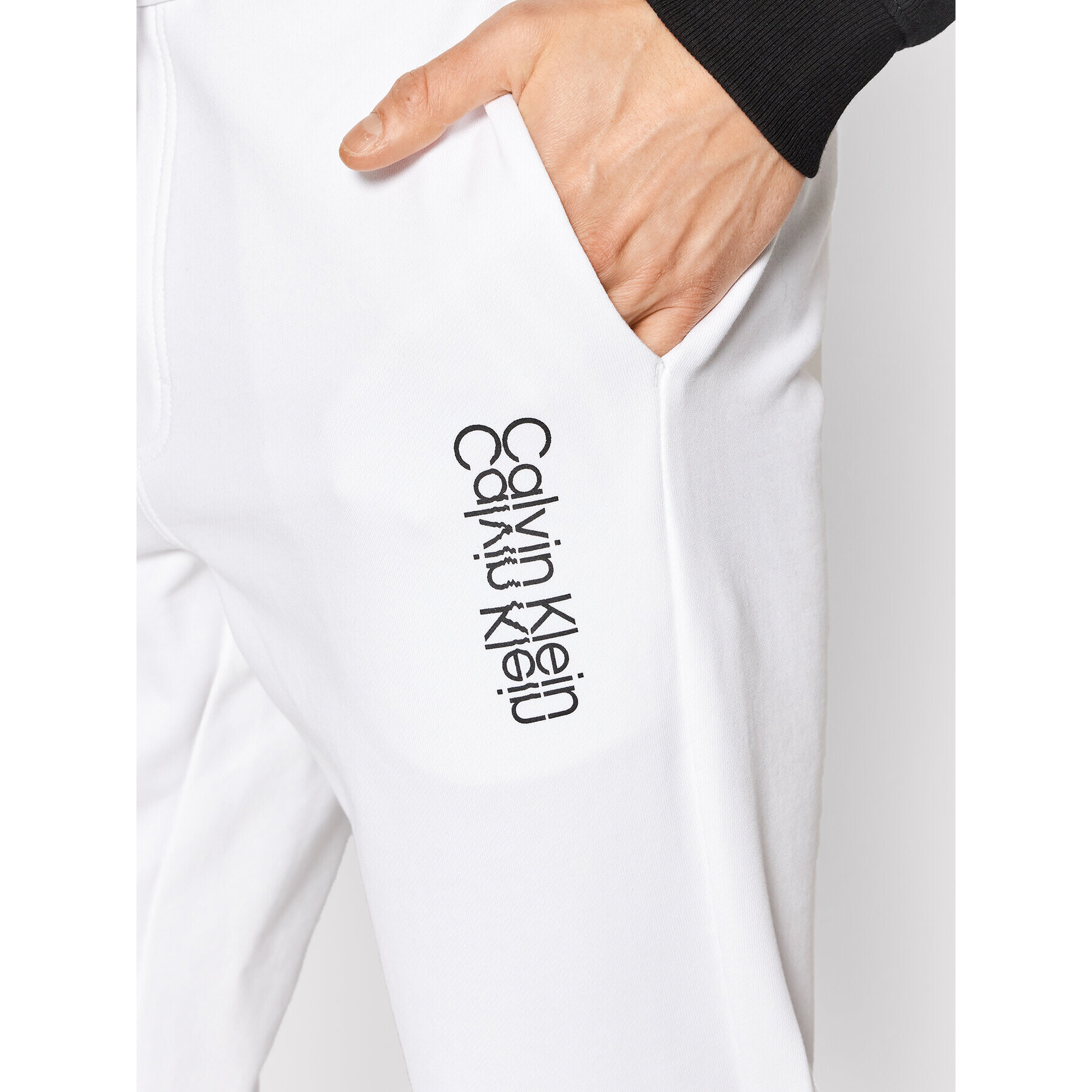 Calvin Klein Долнище анцуг Mirrored Logo K10K108938 Бял Regular Fit - Pepit.bg