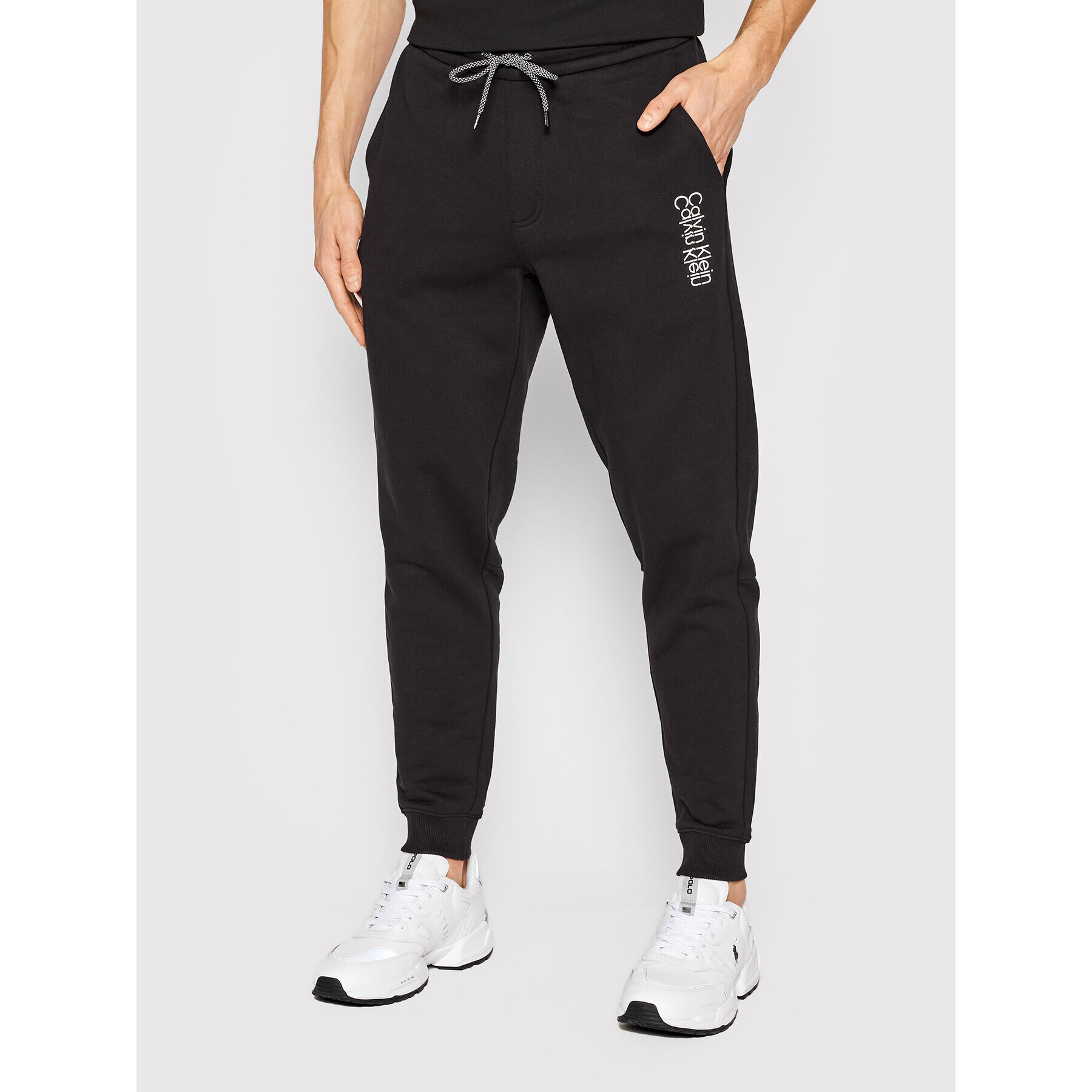 Calvin Klein Долнище анцуг Mirrored Logo K10K108938 Черен Regular Fit - Pepit.bg