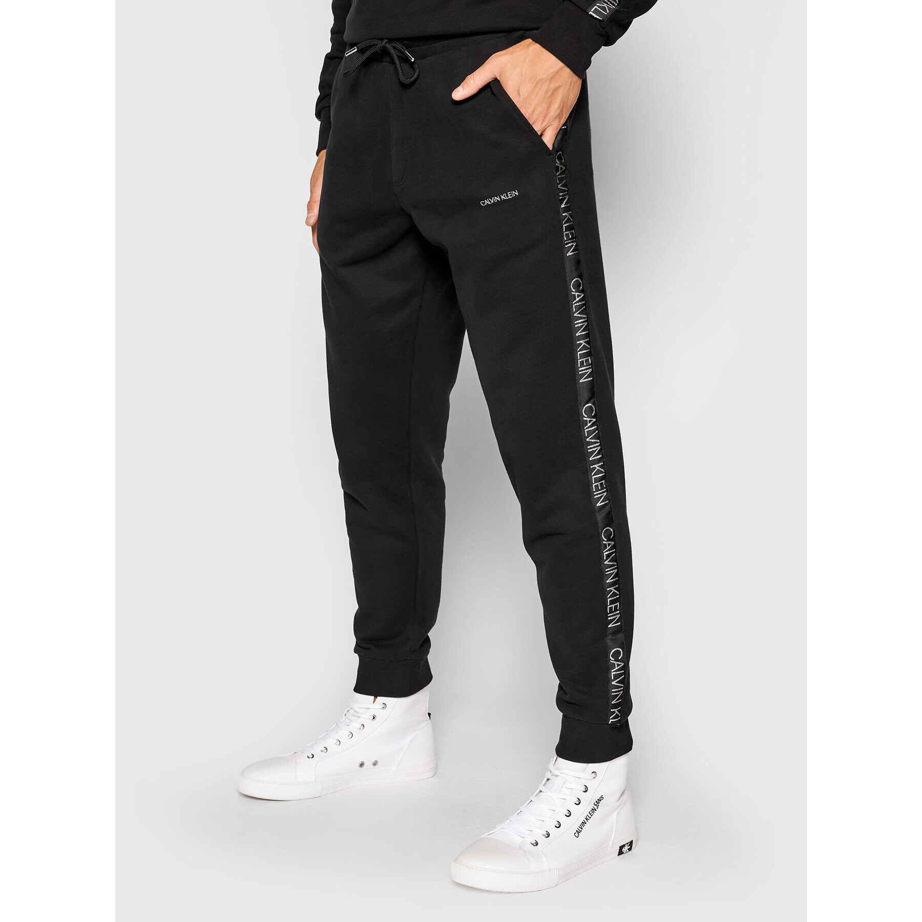 Calvin Klein Долнище анцуг Silver Logo K10K106736 Черен Regular Fit - Pepit.bg