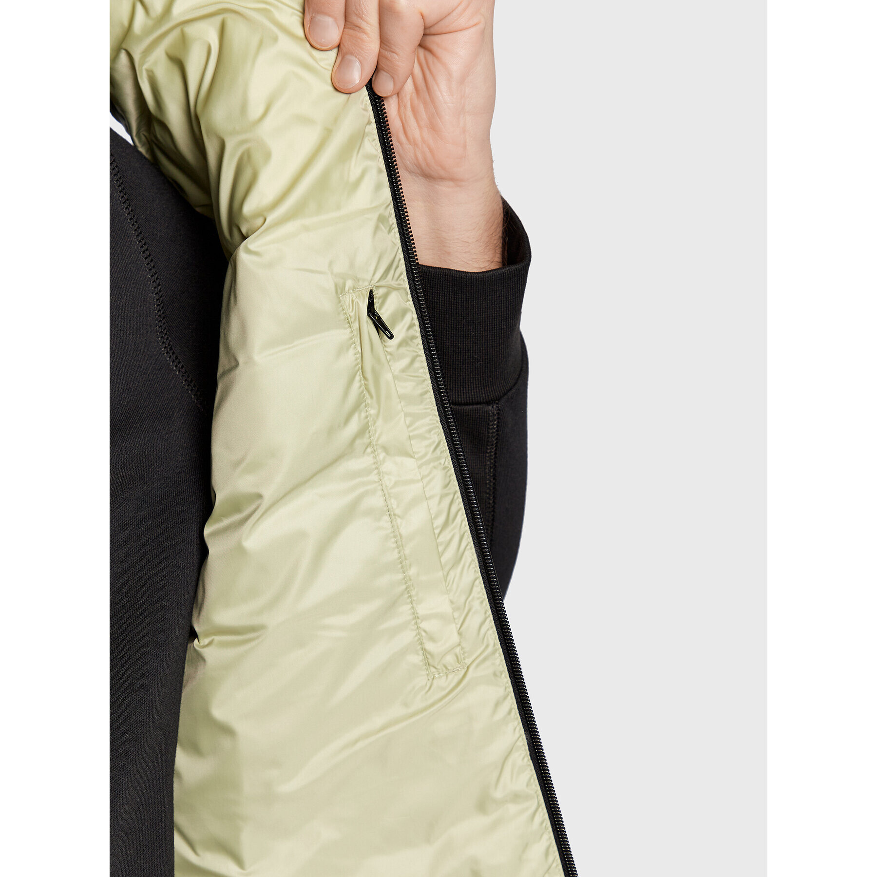 Calvin Klein Елек Side Logo K10K108292 Зелен Regular Fit - Pepit.bg