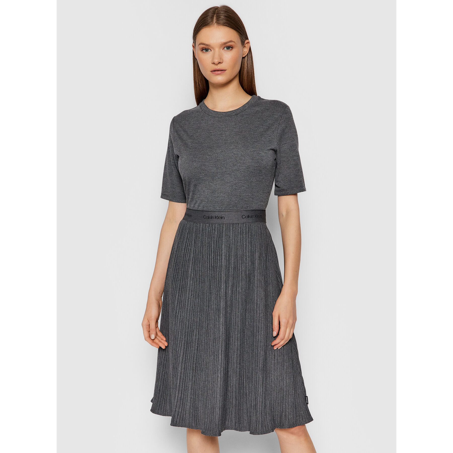 Calvin Klein Ежедневна рокля Micro Pleat K20K203061 Сив Regular Fit - Pepit.bg