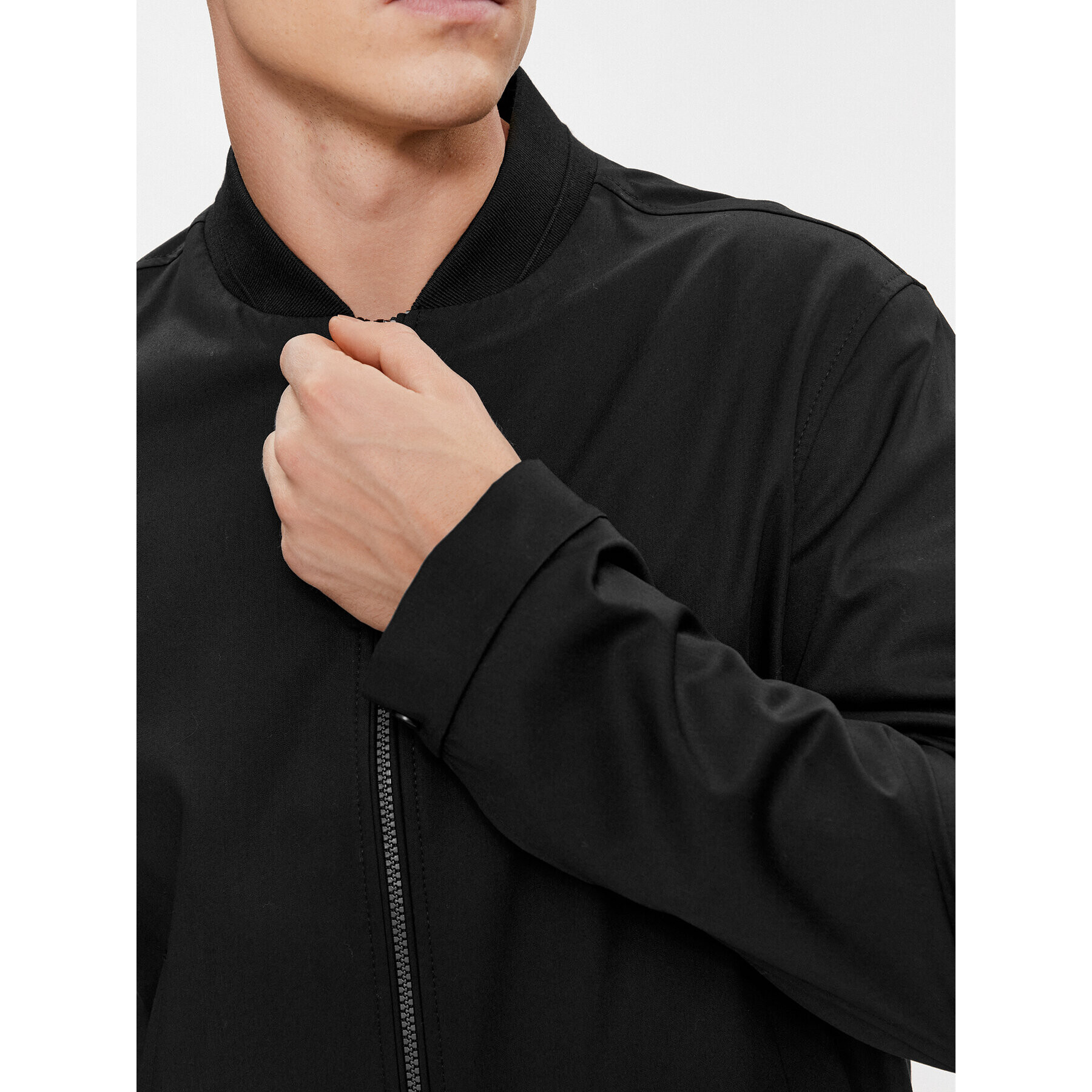 Calvin Klein Яке бомбър K10K112074 Черен Regular Fit - Pepit.bg