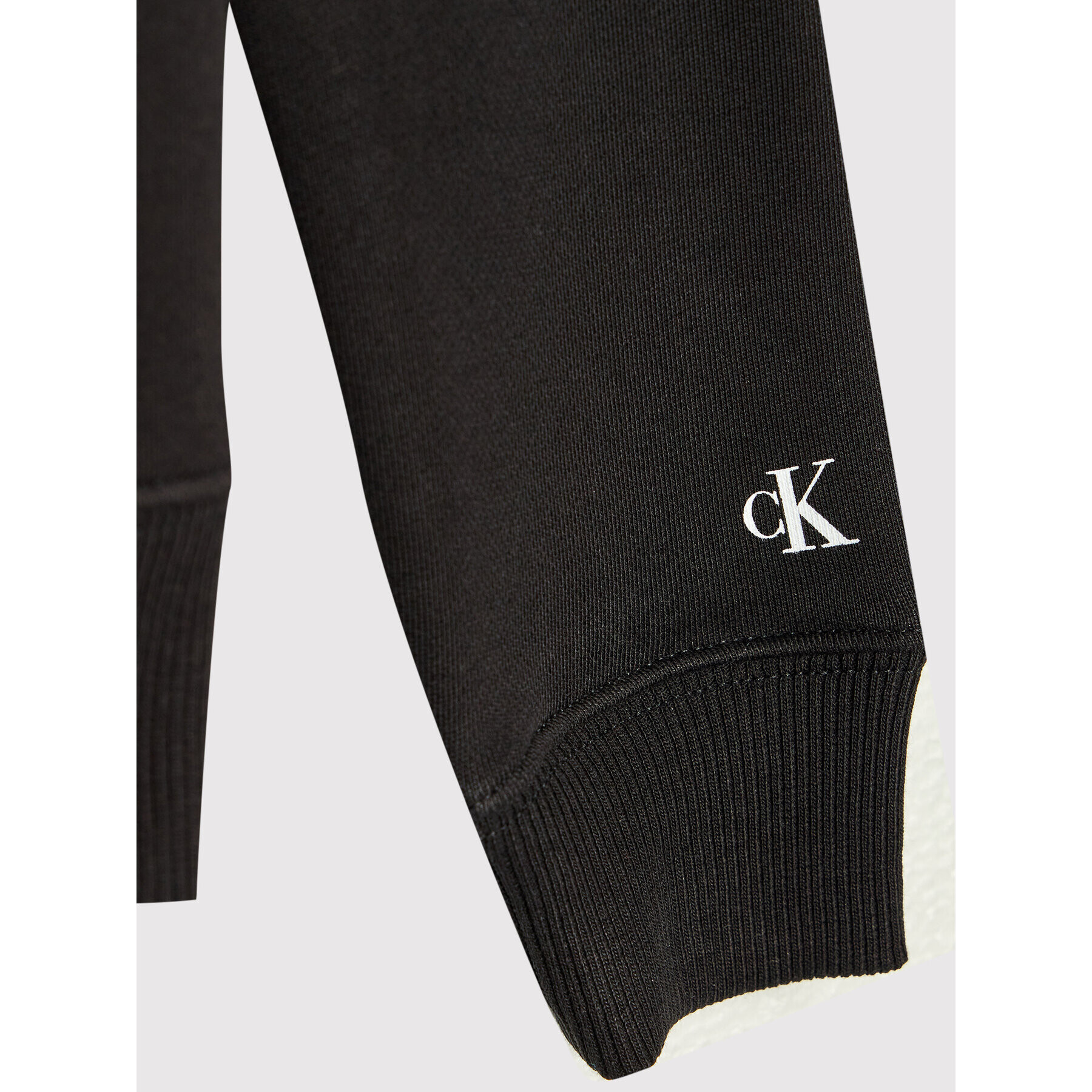 Calvin Klein Jeans Анцуг Essental IB0IB00951 Черен Regular Fit - Pepit.bg