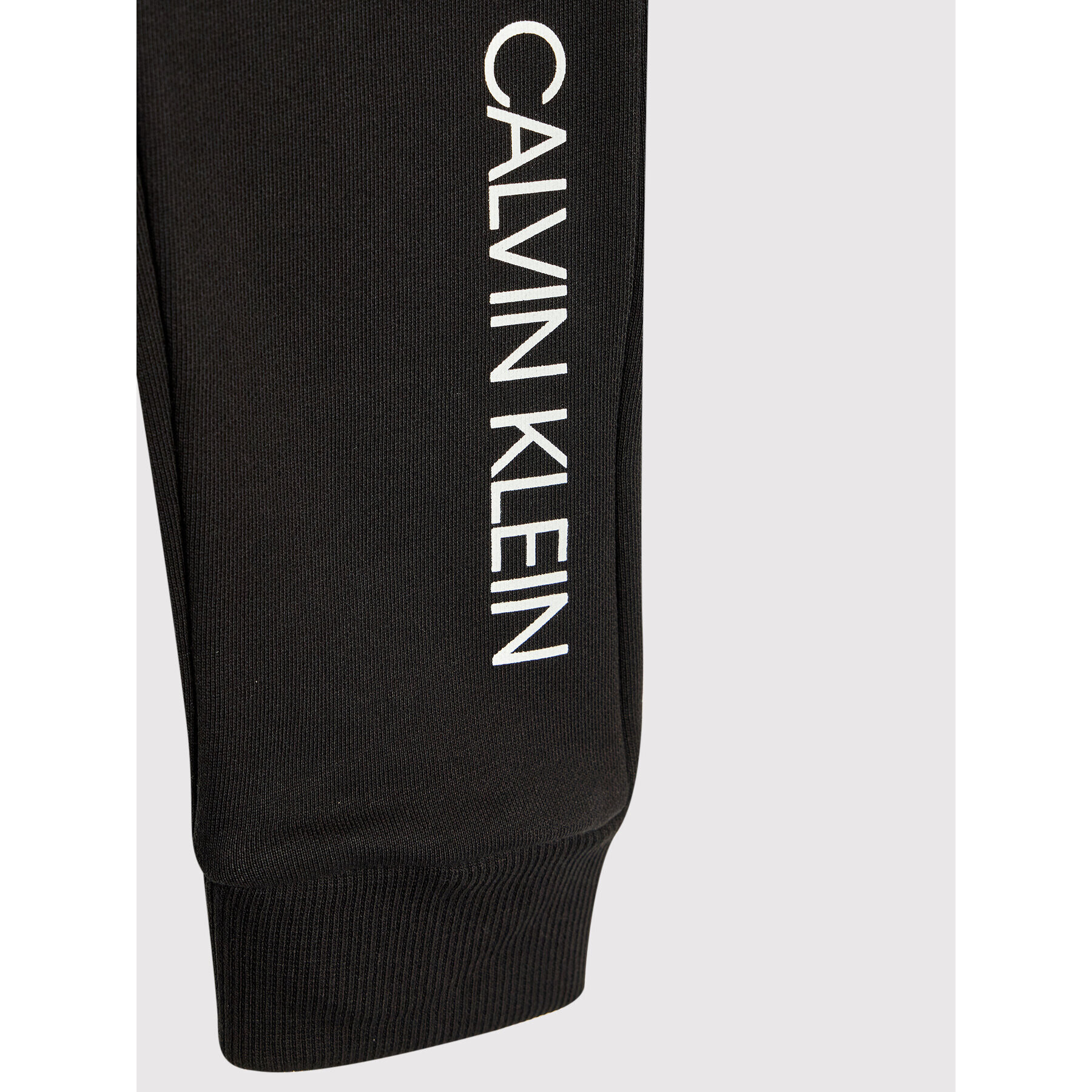 Calvin Klein Jeans Анцуг Essental IB0IB00951 Черен Regular Fit - Pepit.bg