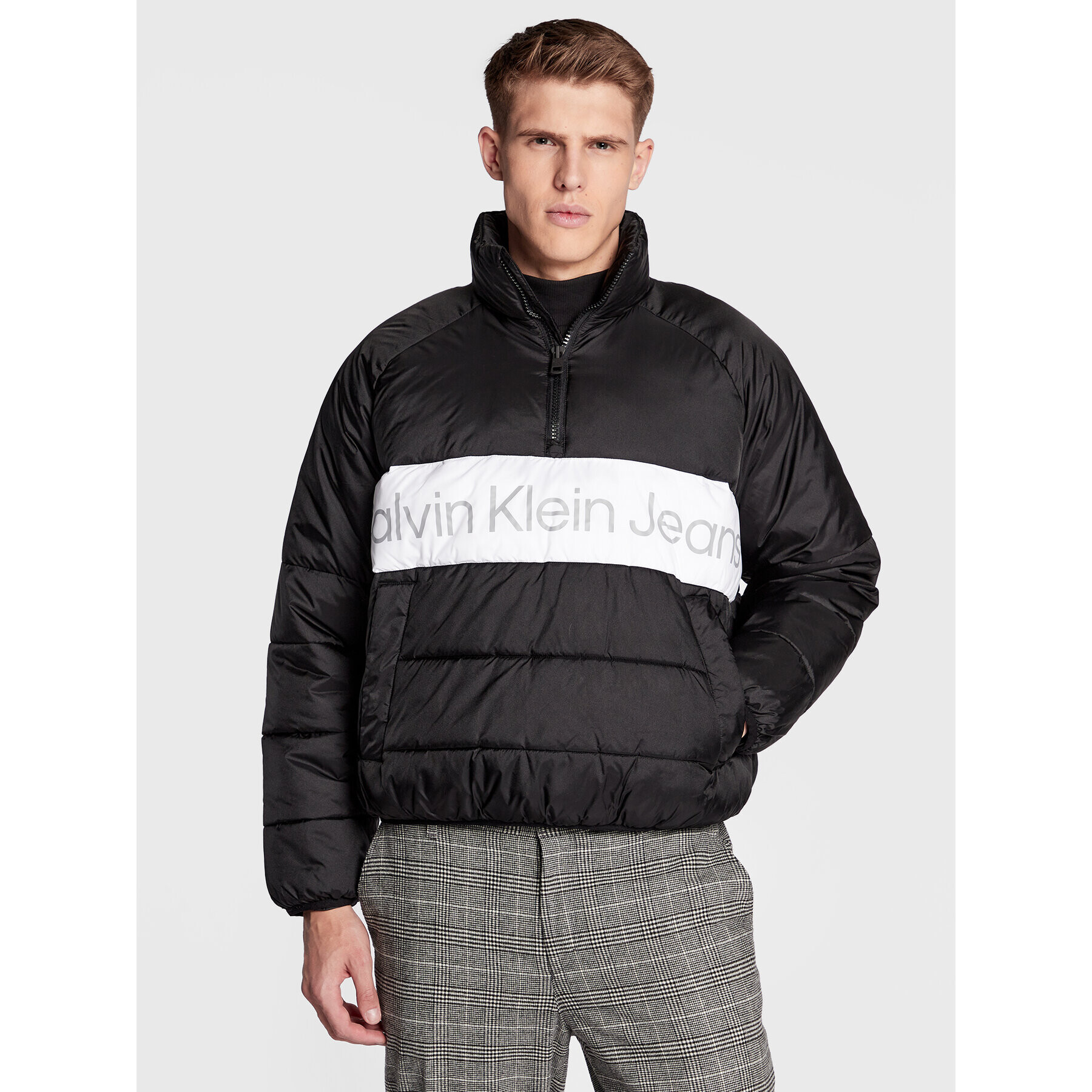 Calvin Klein Jeans Анорак J30J321966 Черен Regular Fit - Pepit.bg
