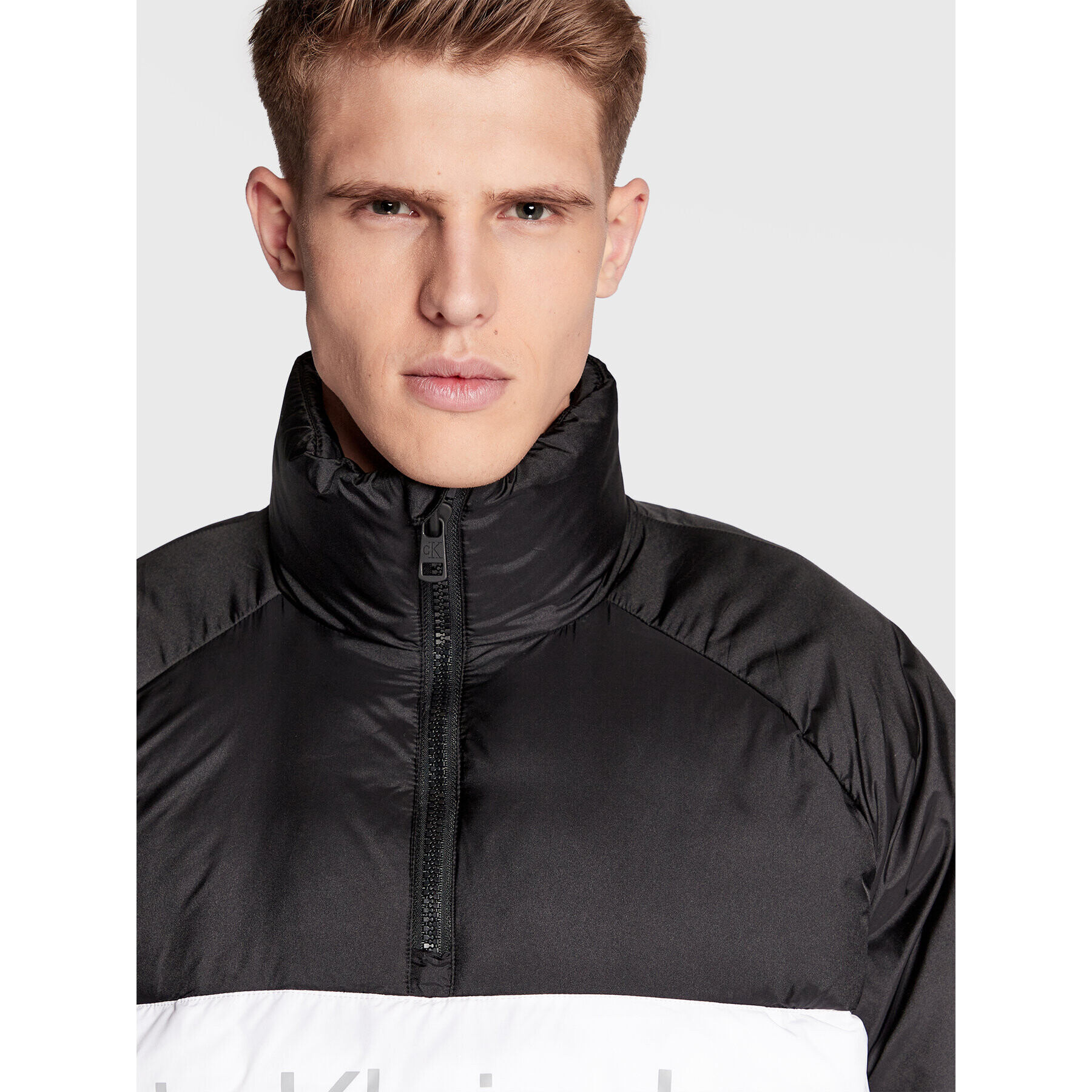 Calvin Klein Jeans Анорак J30J321966 Черен Regular Fit - Pepit.bg