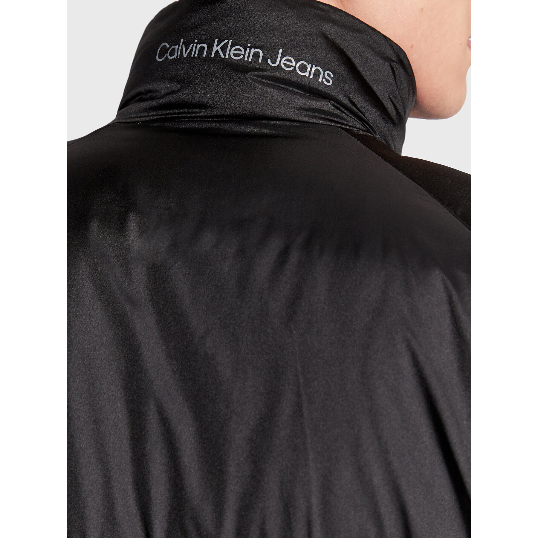 Calvin Klein Jeans Анорак J30J321966 Черен Regular Fit - Pepit.bg