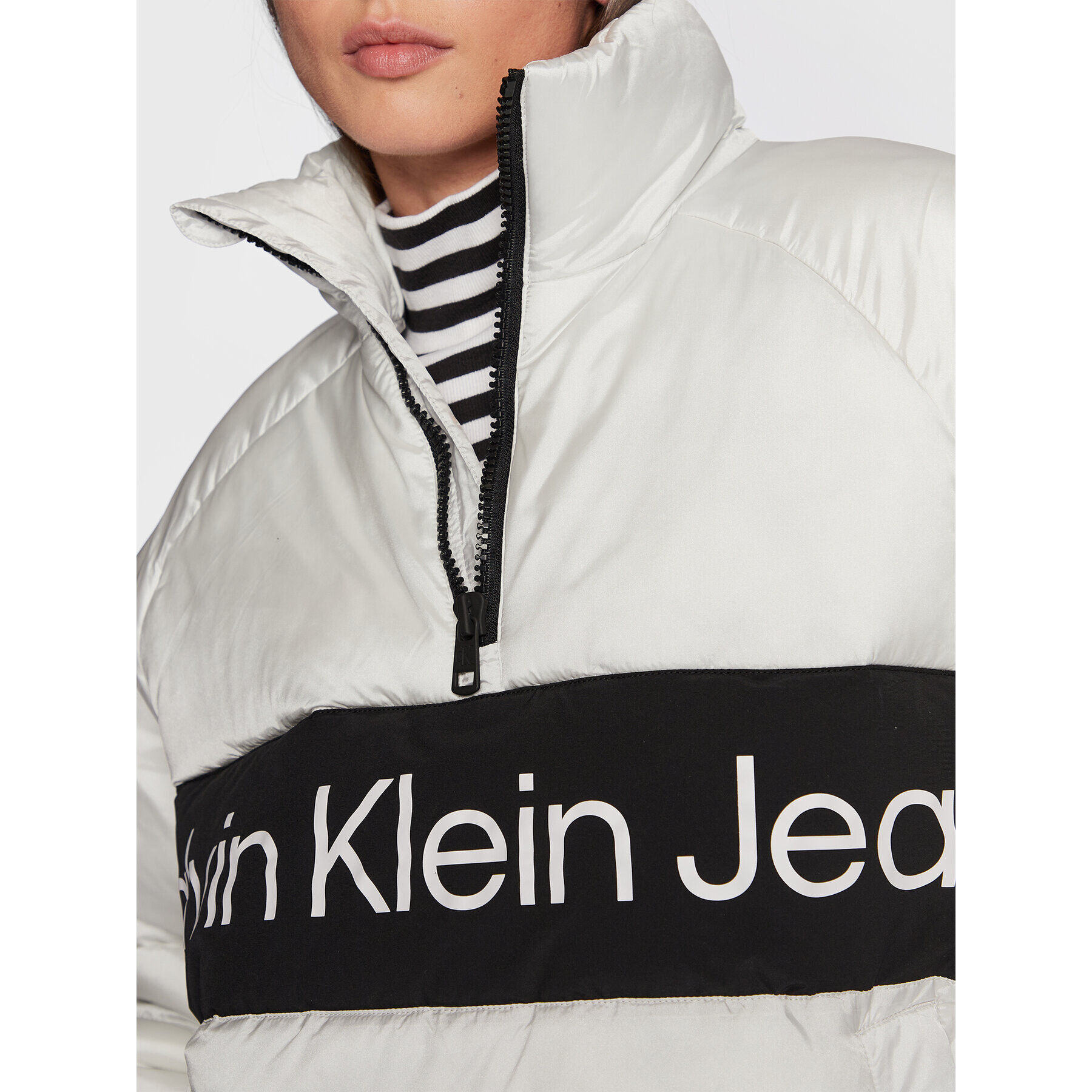Calvin Klein Jeans Анорак J30J321966 Сив Regular Fit - Pepit.bg