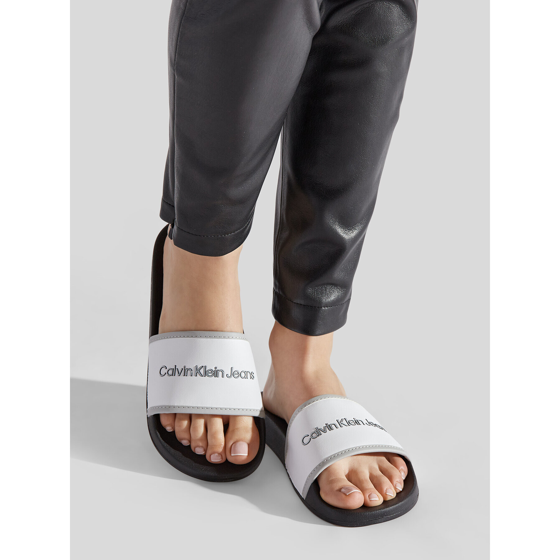 Calvin Klein Jeans Чехли Instututional Slide YW0YW00594 Бял - Pepit.bg